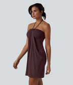 Robe resort mini dos nu à col licou avec lien noué dans le dos et poches