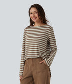 T-shirt casual rayé à col bateau, manches longues et ourlet arrondi