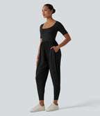 Combinaison décontractée SoftlyZero™ Airy effet frais InstantCool à manches courtes, col rond échancré et brassière intégrée avec poches, accès facile Easy Peasy