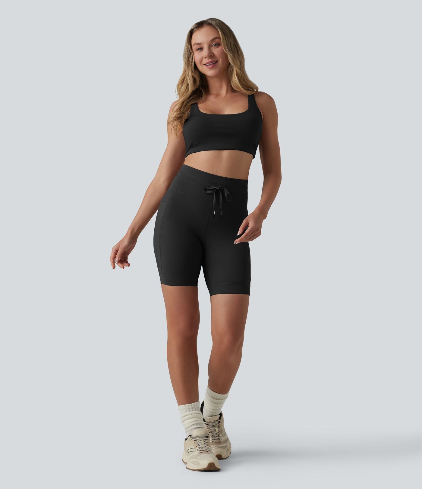 Short de cycliste yoga uni taille haute 17,5 cm avec cordon de serrage et poches