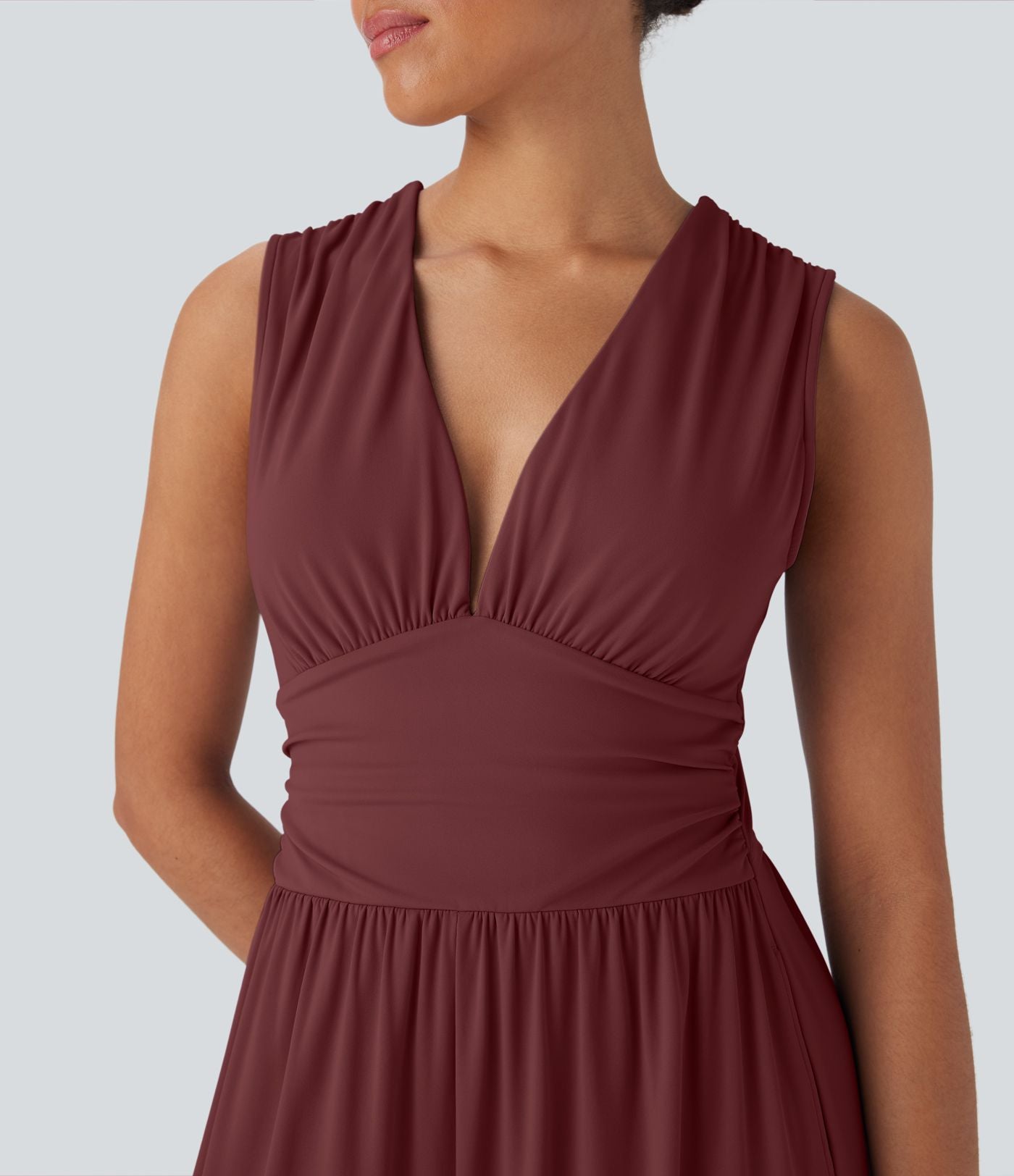 Combinaison décontractée SoftlyZero™ Airy à effet frais InstantCool à col V sans manches avec fronces, poches latérales et zip invisible, accès facile Easy Peasy