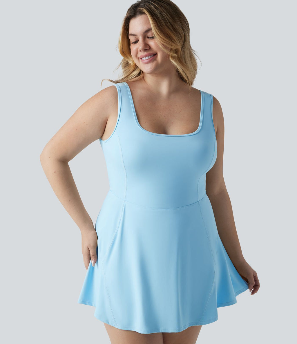 Robe de sport mini grande taille SoftlyZero™ Airy à col U avec brassière intégrée 2-en-1 effet frais InstantCool avec poches, accès facile Easy Peasy