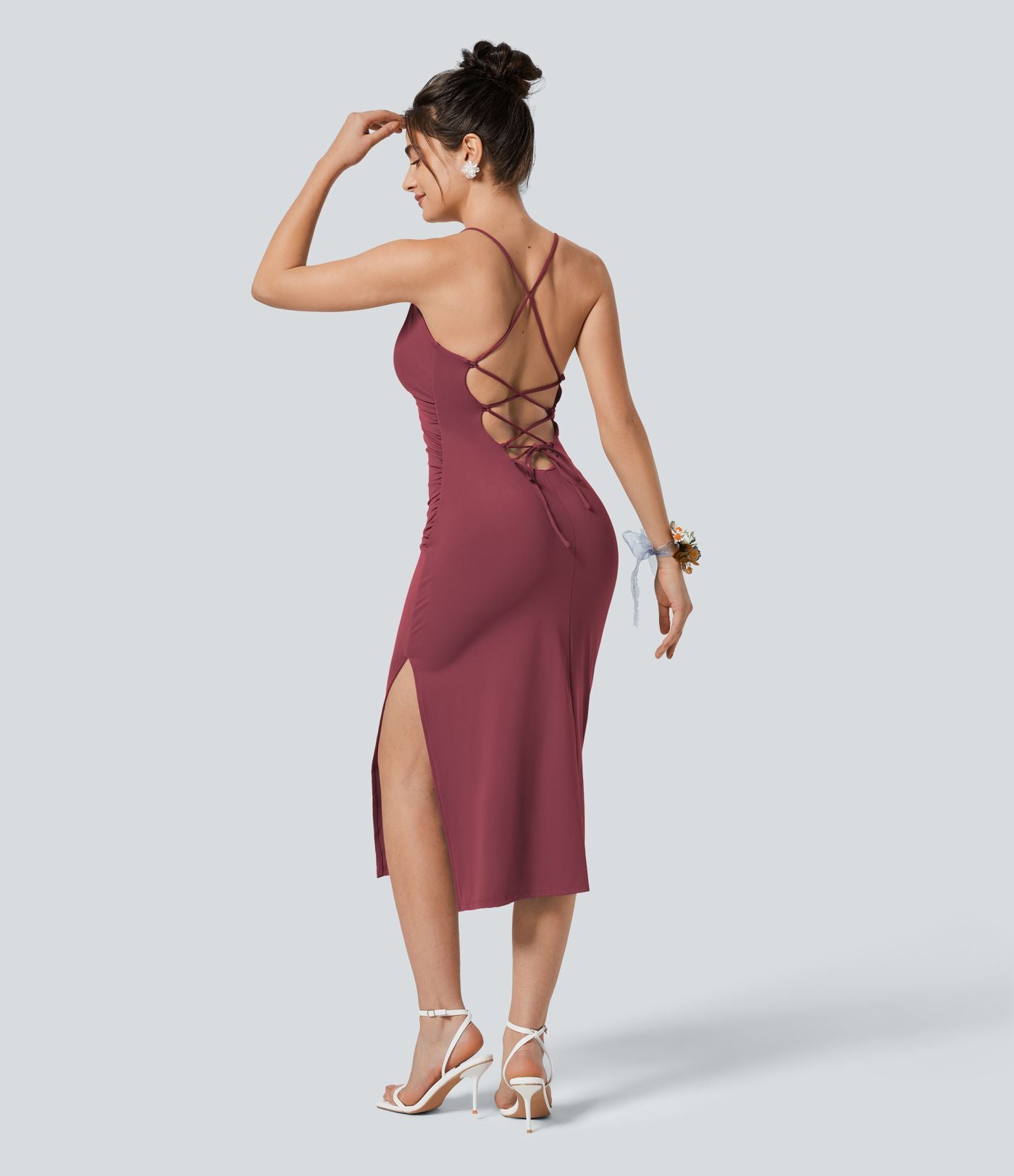 Robe moulante SoftlyZero™ Airy fendue à effet frais InstantCool, brassière intégrée, dos nu croisé à lacets, légèrement plissée pour invitée de mariage et demoiselle d'honneur