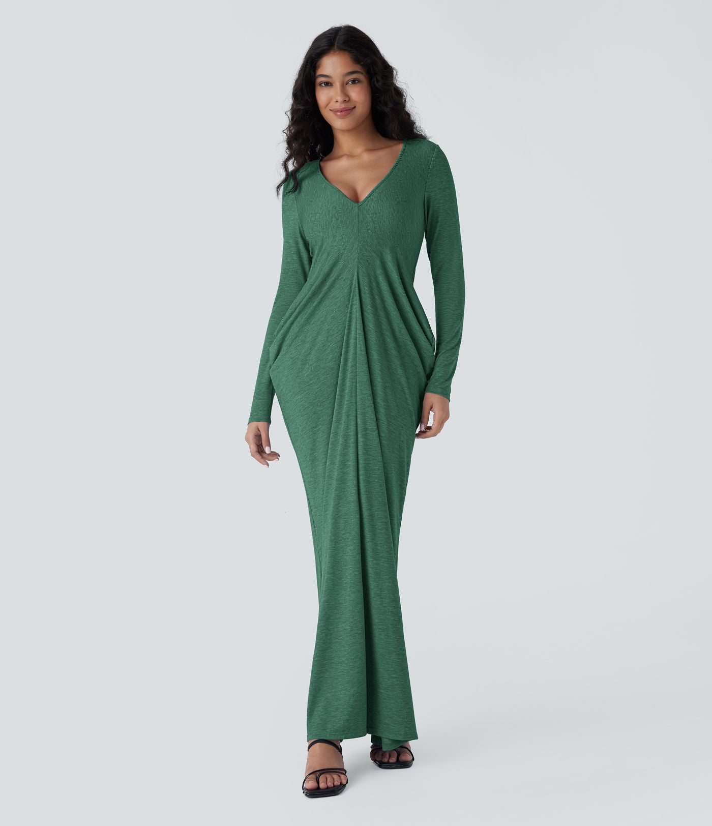 Robe longue froncée à manches longues et décolleté plongeant en V
