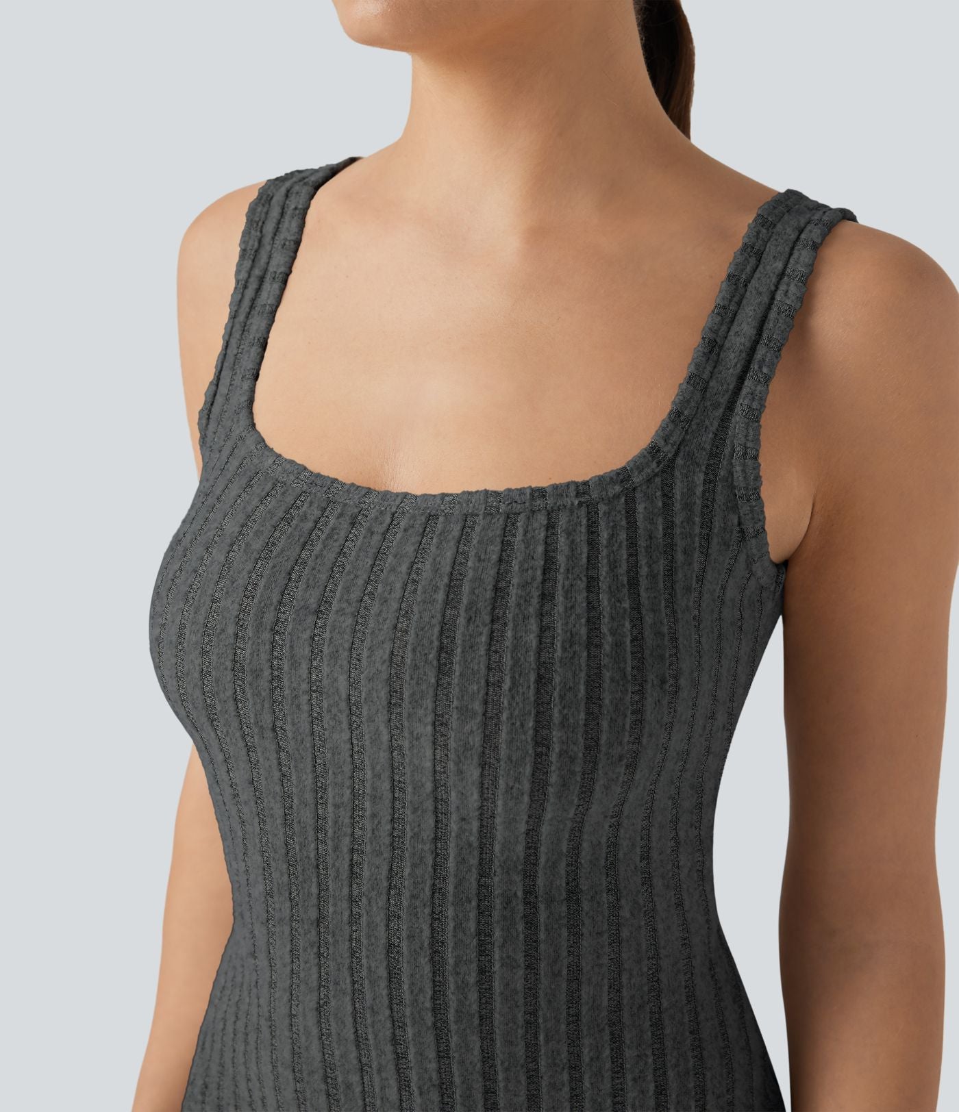 Robe longue moulante décontractée maille côtelée col carré sans manches dos torsadé avec fente