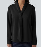 Blouse esprit bureau défroissage facile, col V, manches longues et lien à nouer