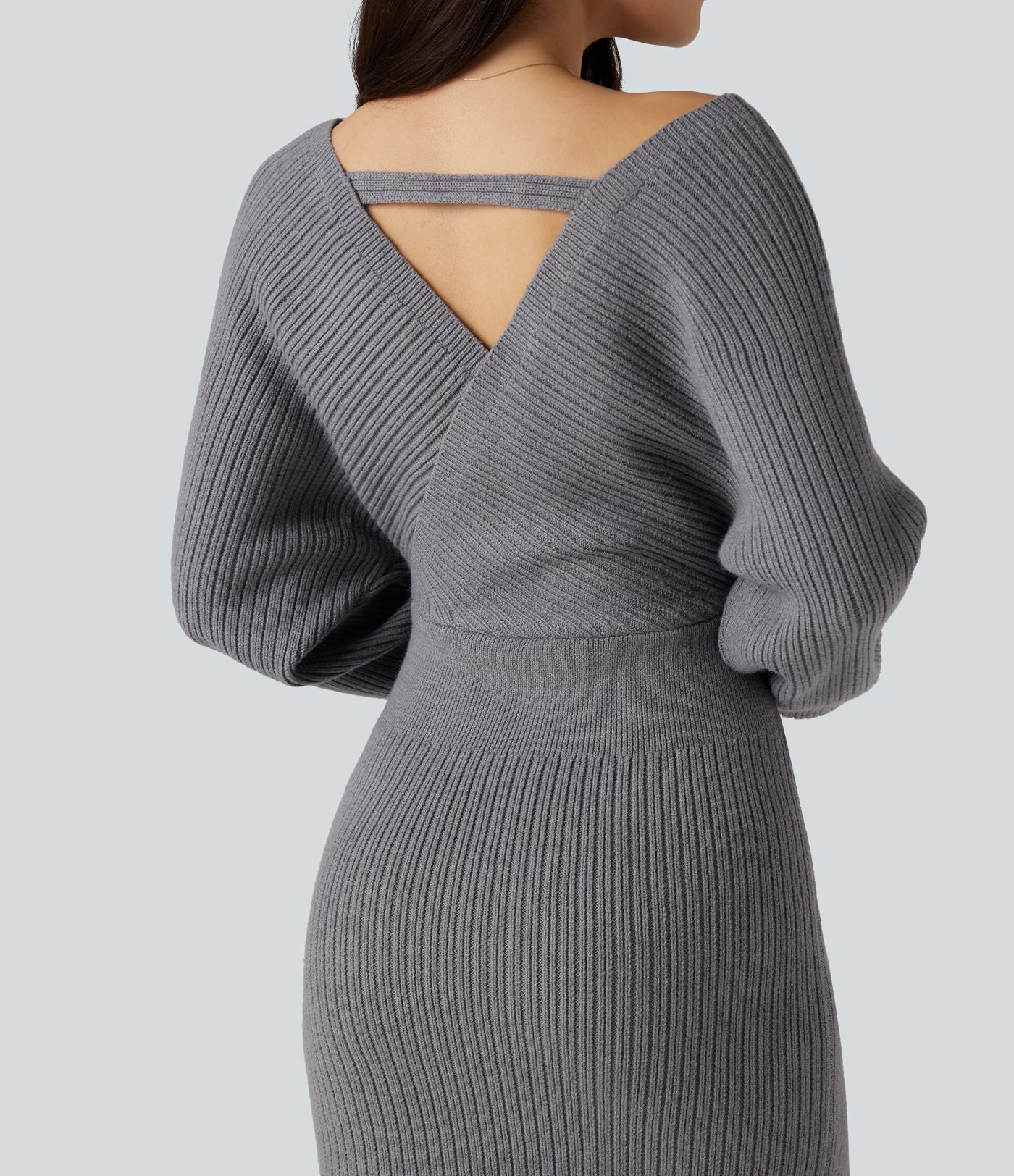 Robe pull mi-longue moulante fendue col V manches chauve-souris longues