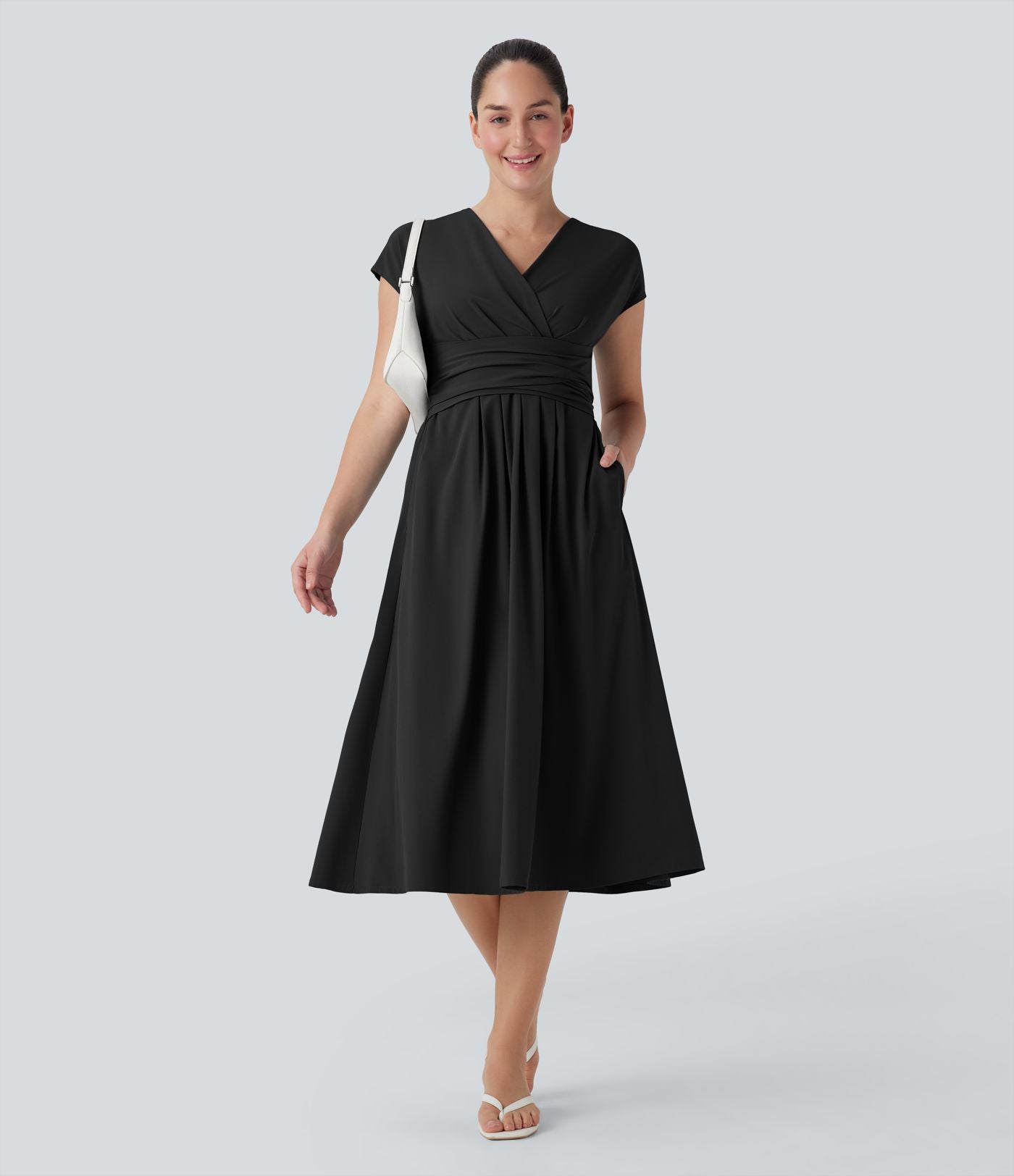 Robe midi Breezeful™ col V manches courtes à liens dans le dos séchage rapide avec poches latérales