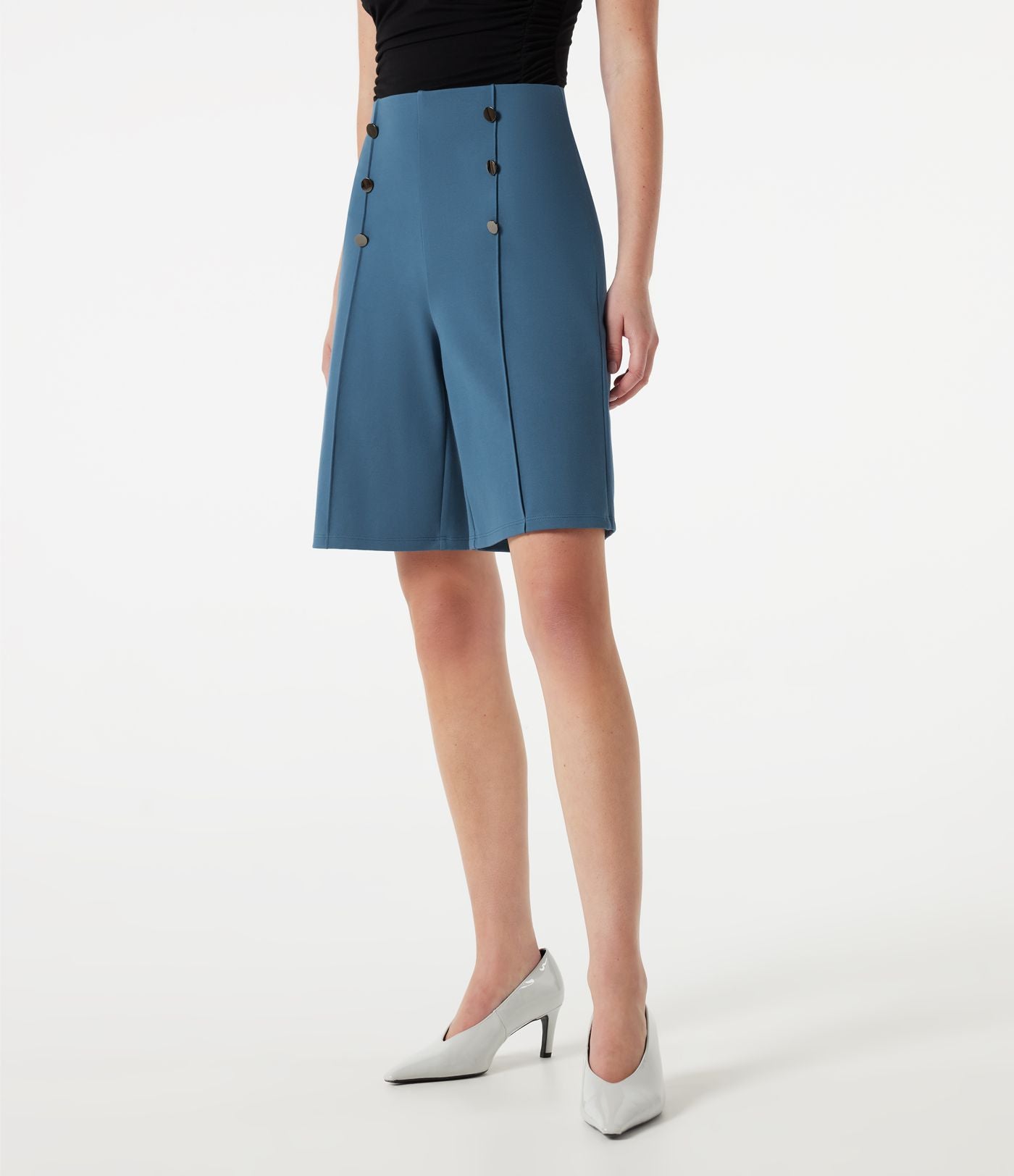 Short tailleur baggy taille haute avec boutons décoratifs et poches