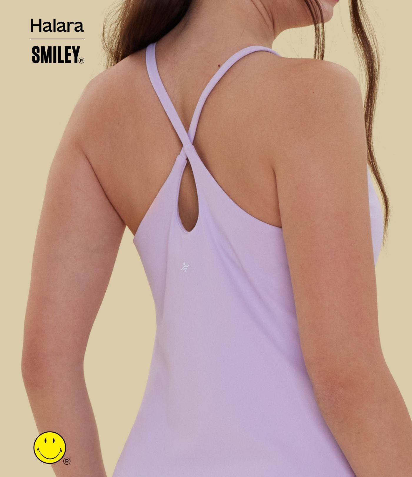 Robe sport mini dos ouvert Halara X Smiley® SoftlyZero™ Plush – Édition Easy Peasy