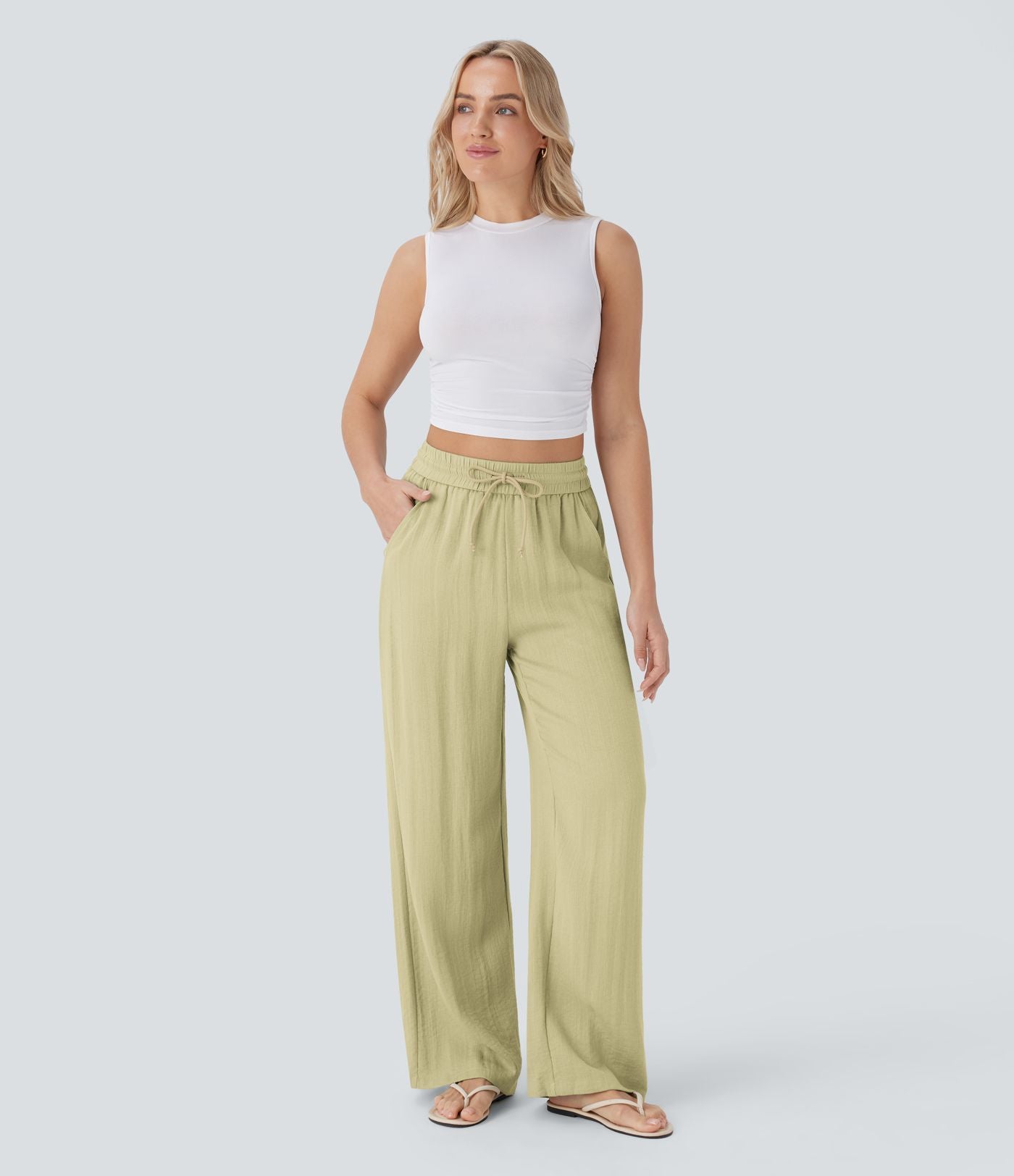 Pantalon large fluide taille haute avec cordon de serrage, poches latérales et aspect lin