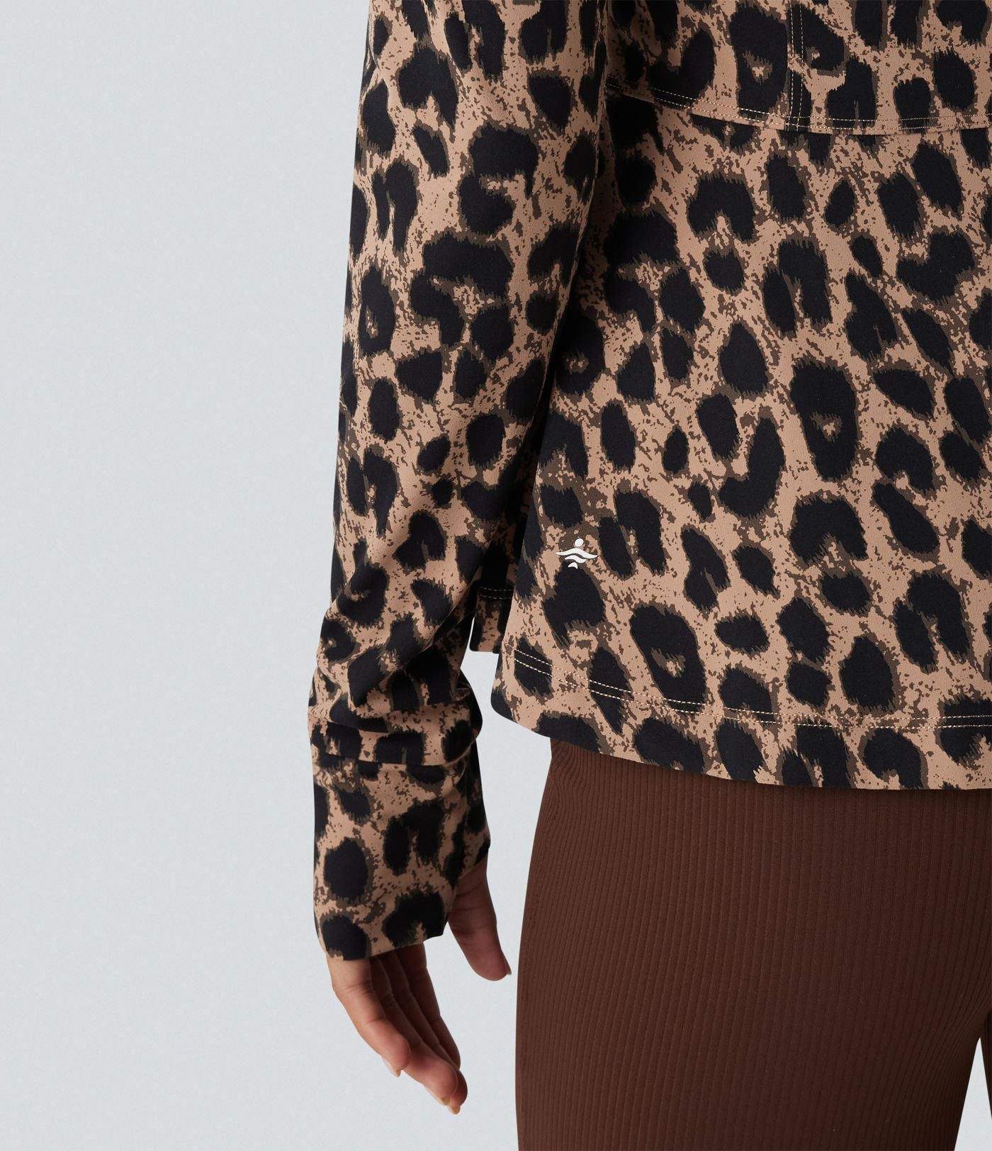 Veste décontractée Halara UltraSculpt™ imprimé léopard col montant manches longues avec trous pour pouces et poches
