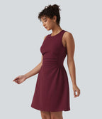 Robe tailleur mini sans manches à col rond froncée avec poches