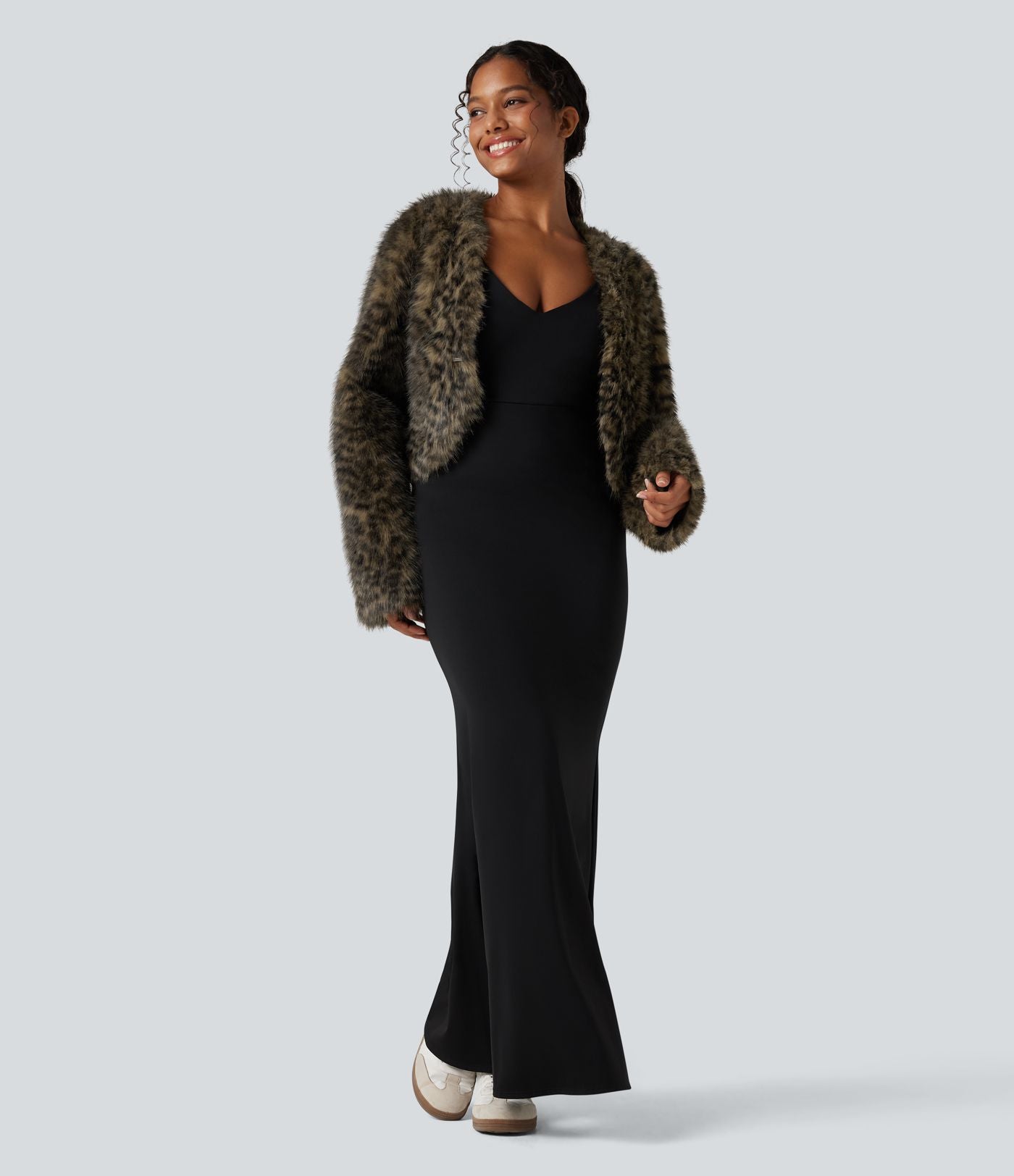Manteau cape fausse fourrure col V manches longues