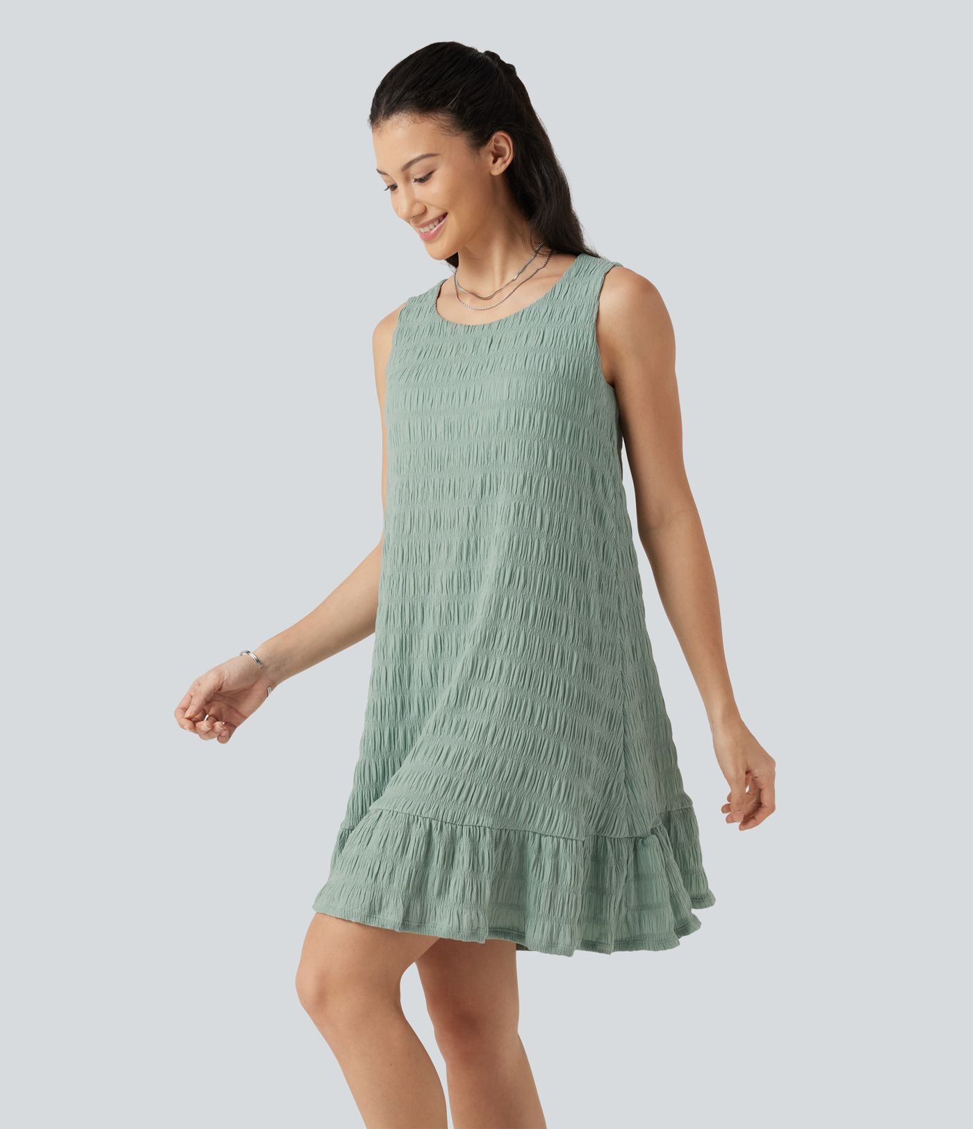 Robe mini sans manches à encolure arrondie avec ourlet à volants, coussinets amovibles et bonnets E à G