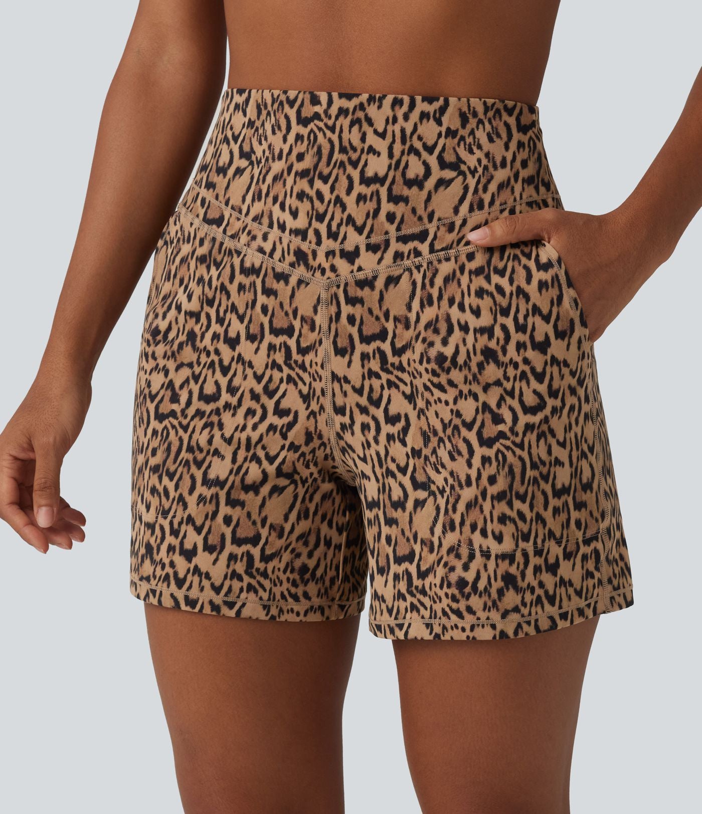 Short de yoga droit Halara UltraSculpt™ imprimé léopard taille haute ventre plat 12,5 cm avec poches