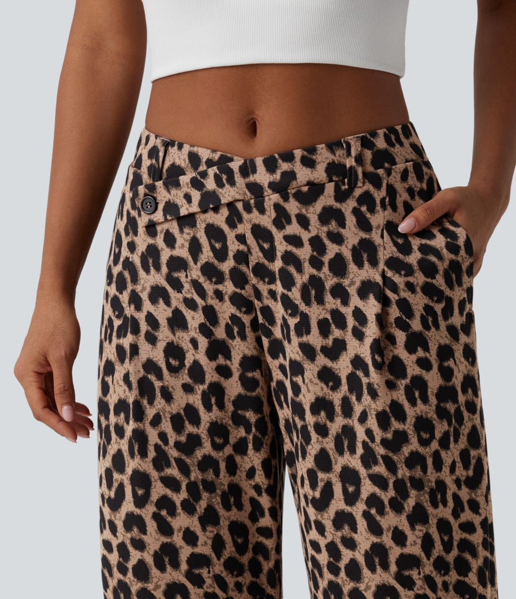 Pantalon tailleur fuselé asymétrique taille mi-haute gaufré imprimé léopard avec poches
