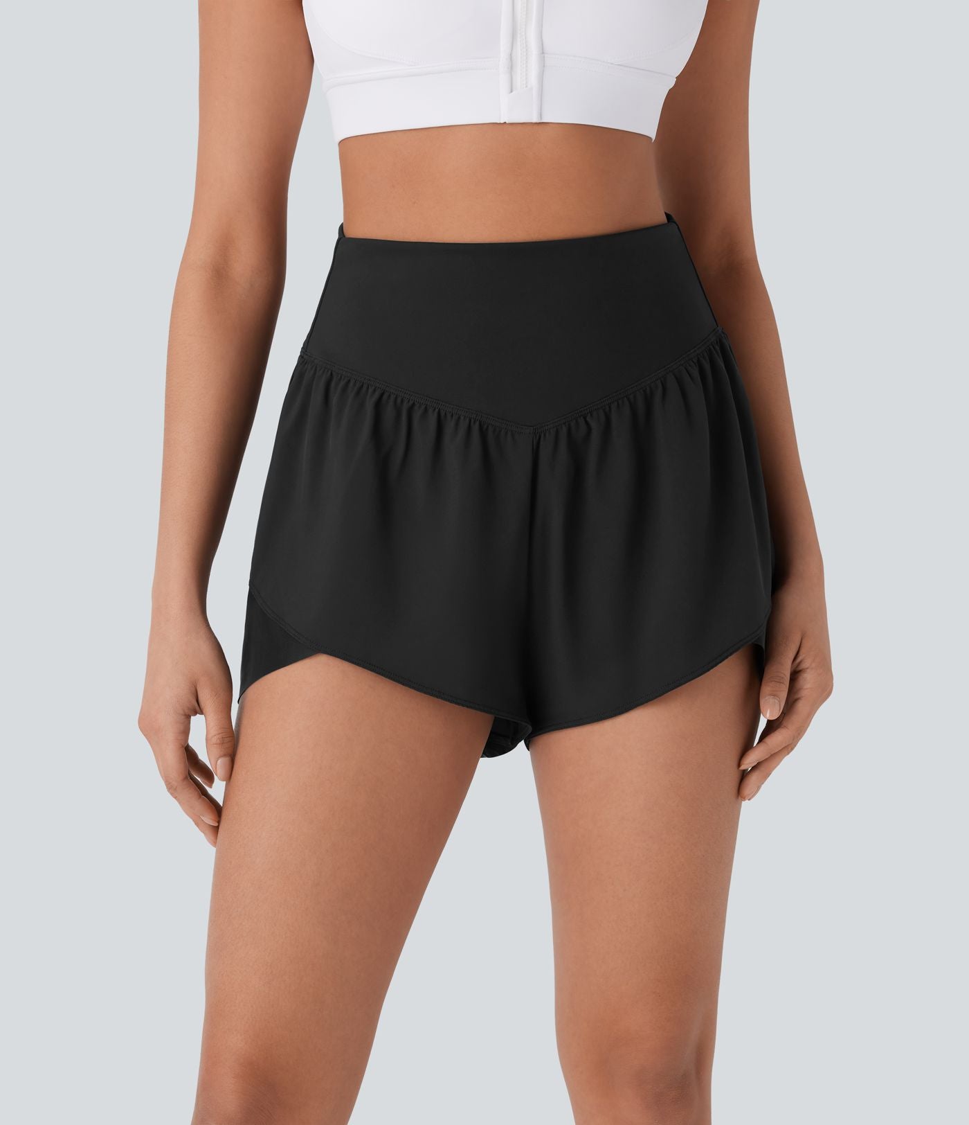 Breezeful™ Short yoga taille haute avec poche arrière ourlet croisé séchage rapide