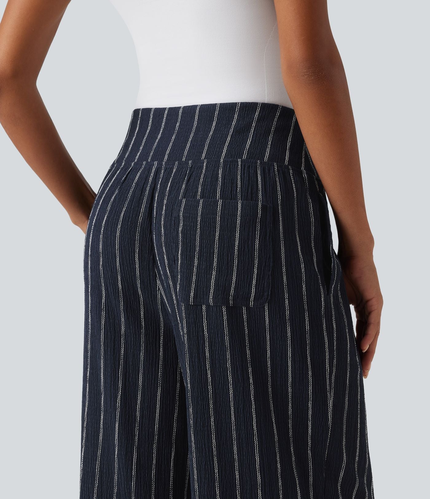 Pantalon rayé taille haute avec ourlet arrondi et poches