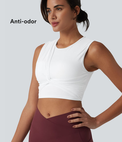 Brassière de sport courte en maille côtelée effet frais InstantCool anti-odeurs avec détail torsadé, superposition en mesh et brassière intégrée, protection solaire UPF40+