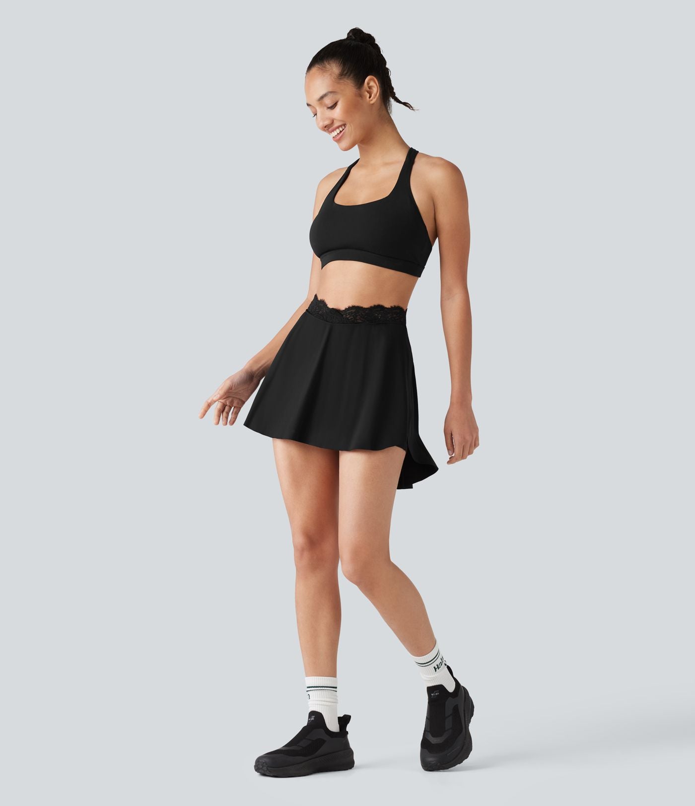 Jupe de tennis 2 en 1 SoftlyZero™ Airy, taille haute, dentelle contrastée, ourlet fendu incurvé et poches - Protection solaire UPF50+