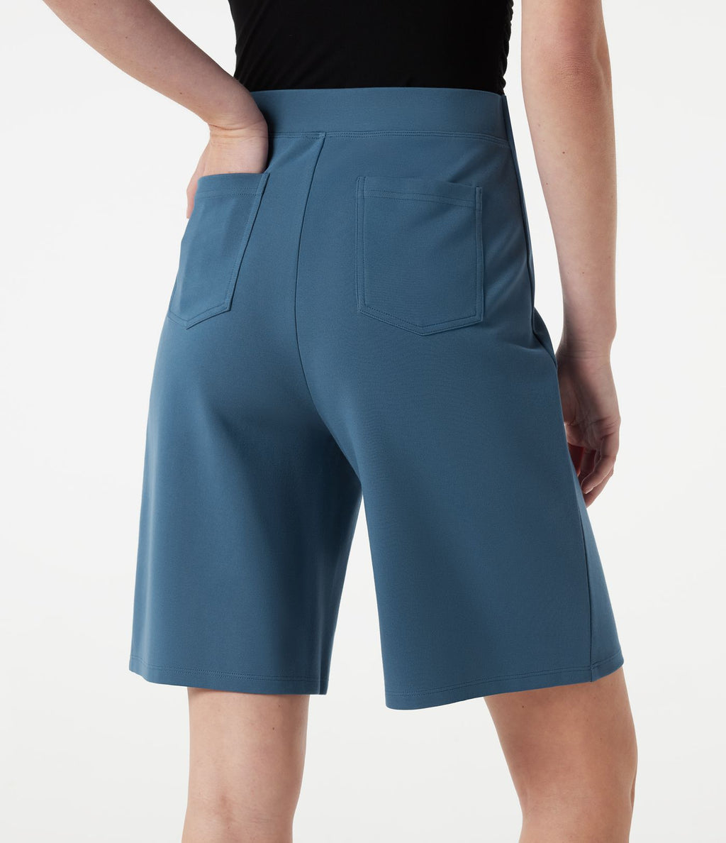 Short tailleur baggy taille haute avec boutons décoratifs et poches