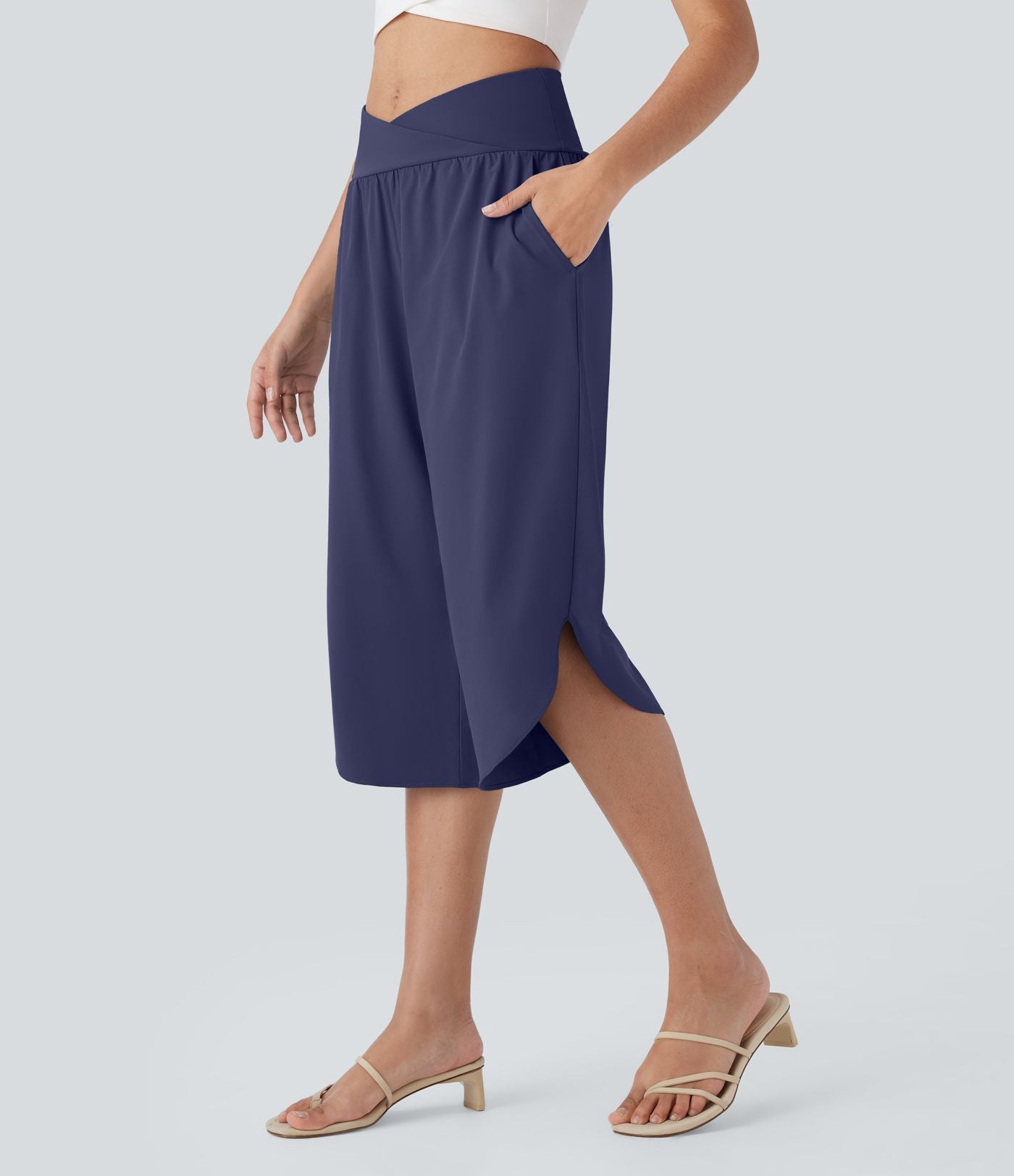 Pantalon capri de vacances Breezeful™ taille haute croisée avec poches latérales, fente et séchage rapide