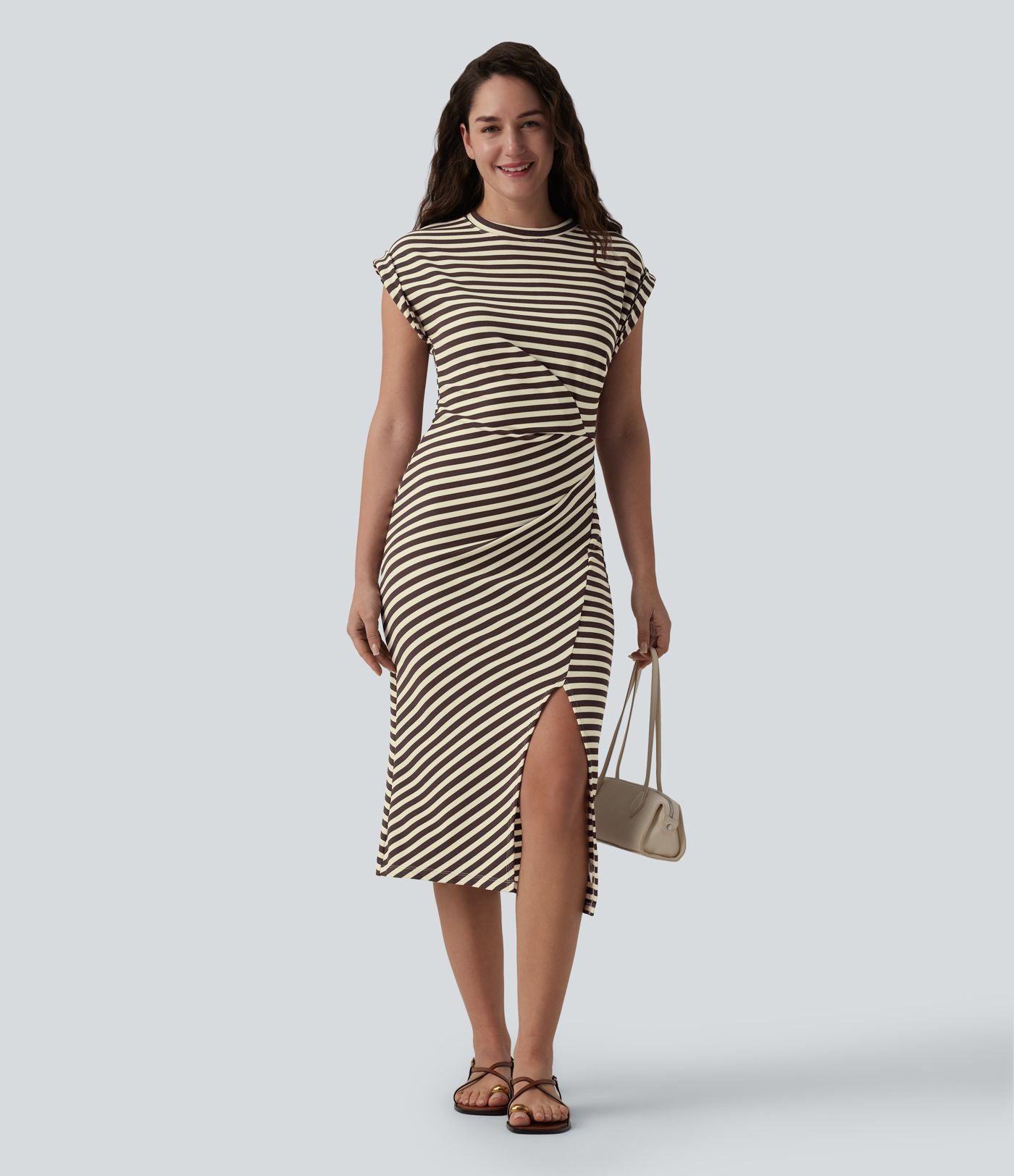 Robe T-shirt casual midi col rond manches courtes rayures gauffrées à ourlet asymétrique fendu