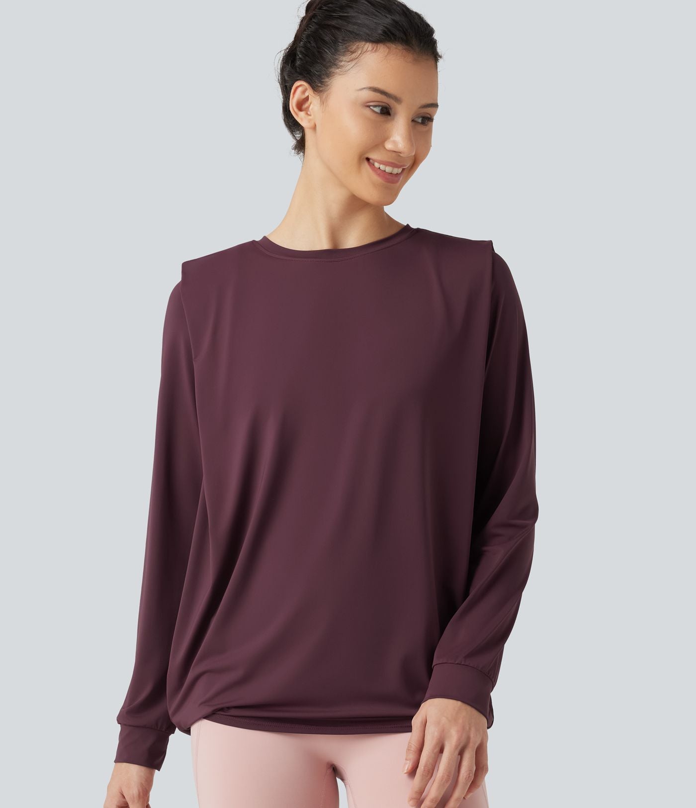 Haut de yoga effet frais InstantCool longueur allongée à manches longues avec encolure arrondie, fronces et protection solaire UPF50+