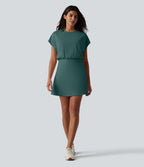 Robe de sport mini de yoga SoftlyZero™ Airy 2-en-1 effet frais InstantCool col rond à manches courtes, demi-zip et poches, accès facile Easy Peasy