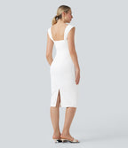 Robe moulante mi-longue décolleté cœur