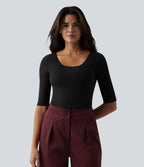 Top tailleur en mélange de laine col rond échancré à manches courtes en maille côtelée