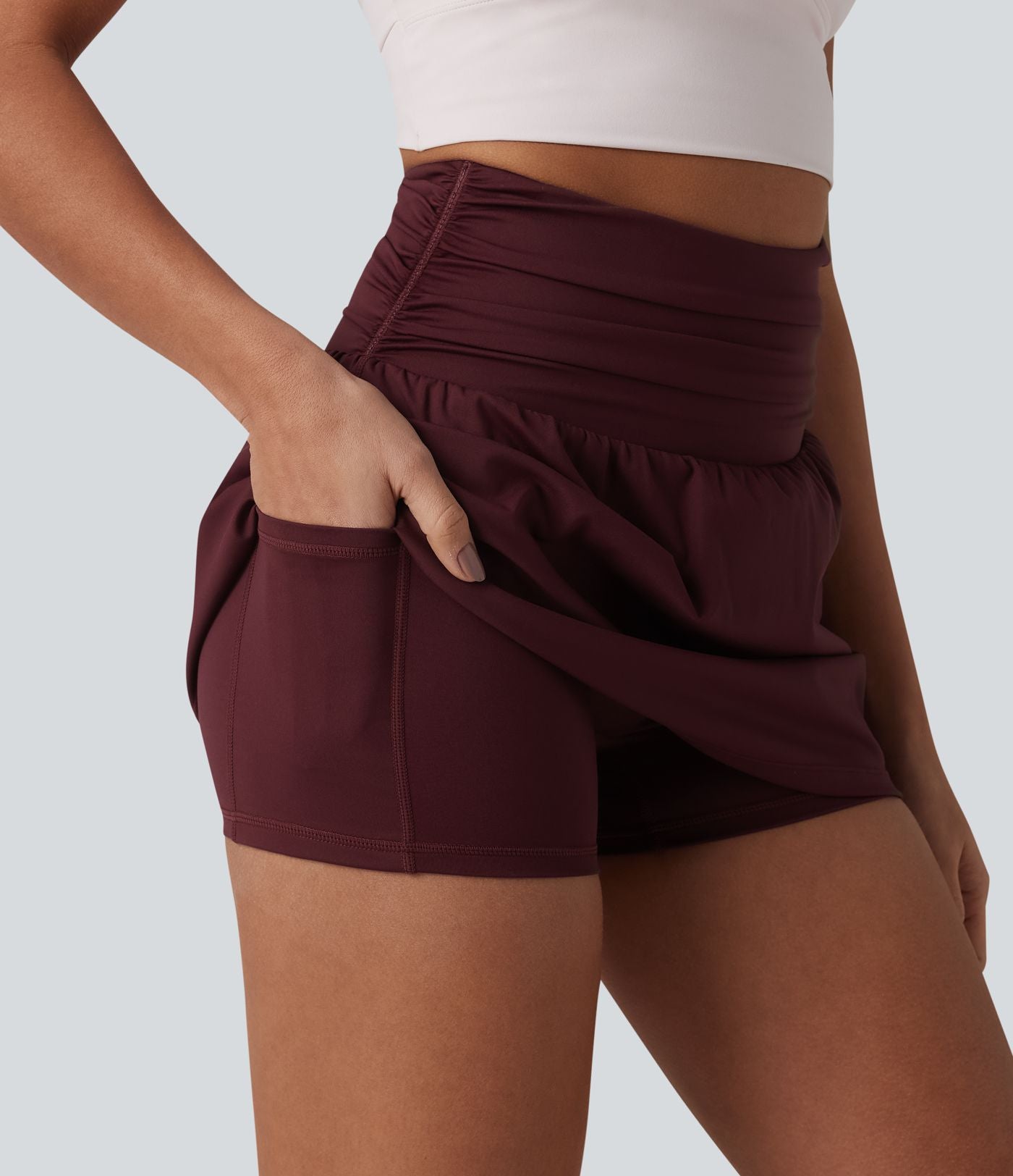 Jupe de tennis SoftlyZero™ Airy mini 2-en-1 gainante froncée taille haute à effet frais InstantCool et poches, protection solaire UPF50+