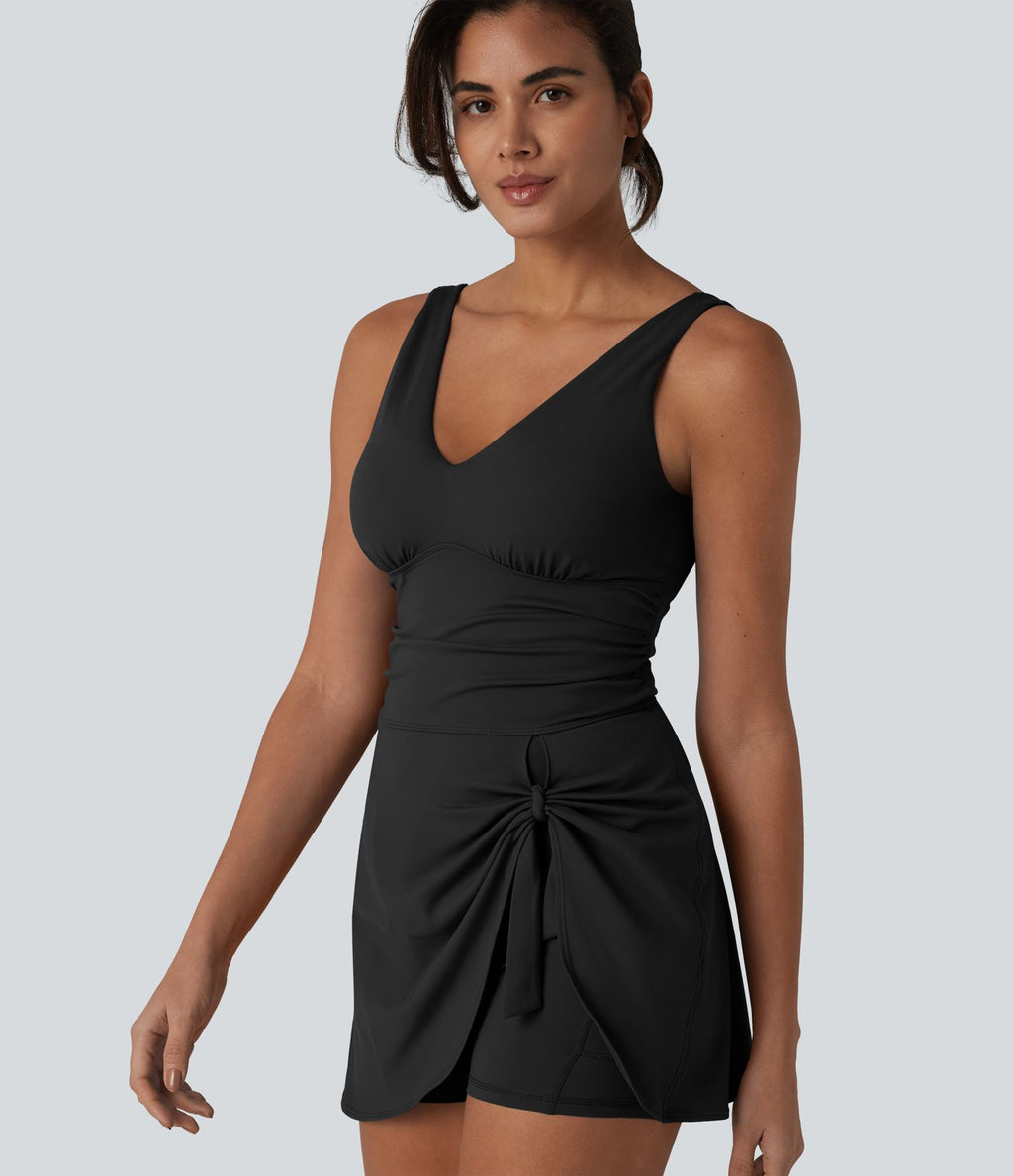 Robe de yoga courte 2-en-1 SoftlyZero™ Plush col V avec brassière intégrée, liens latéraux et poches – Édition Easy Peasy