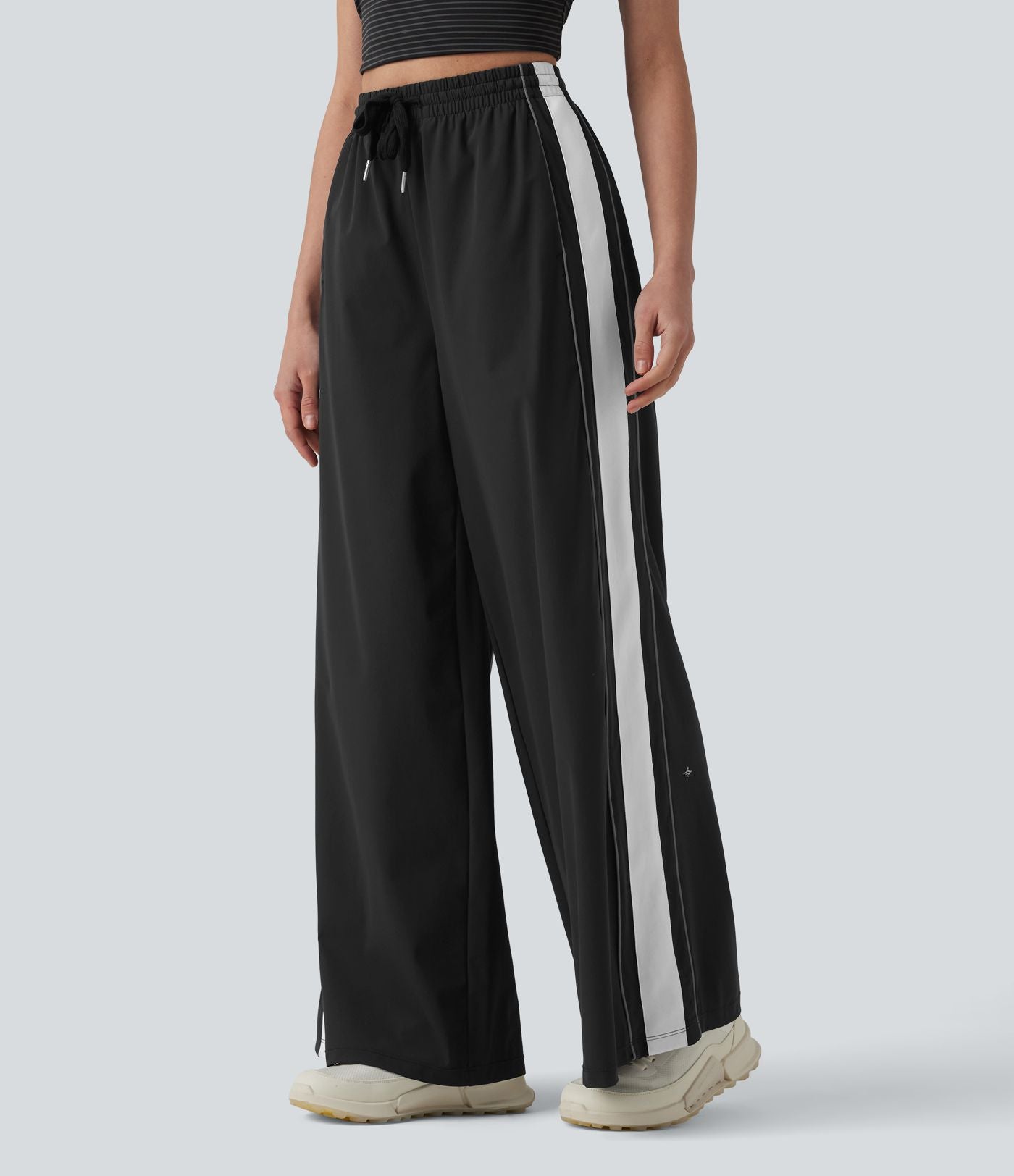 Pantalon running large à rayures taille haute avec cordon de serrage, séchage rapide et effet frais InstantCool avec poches, protection solaire UPF40+