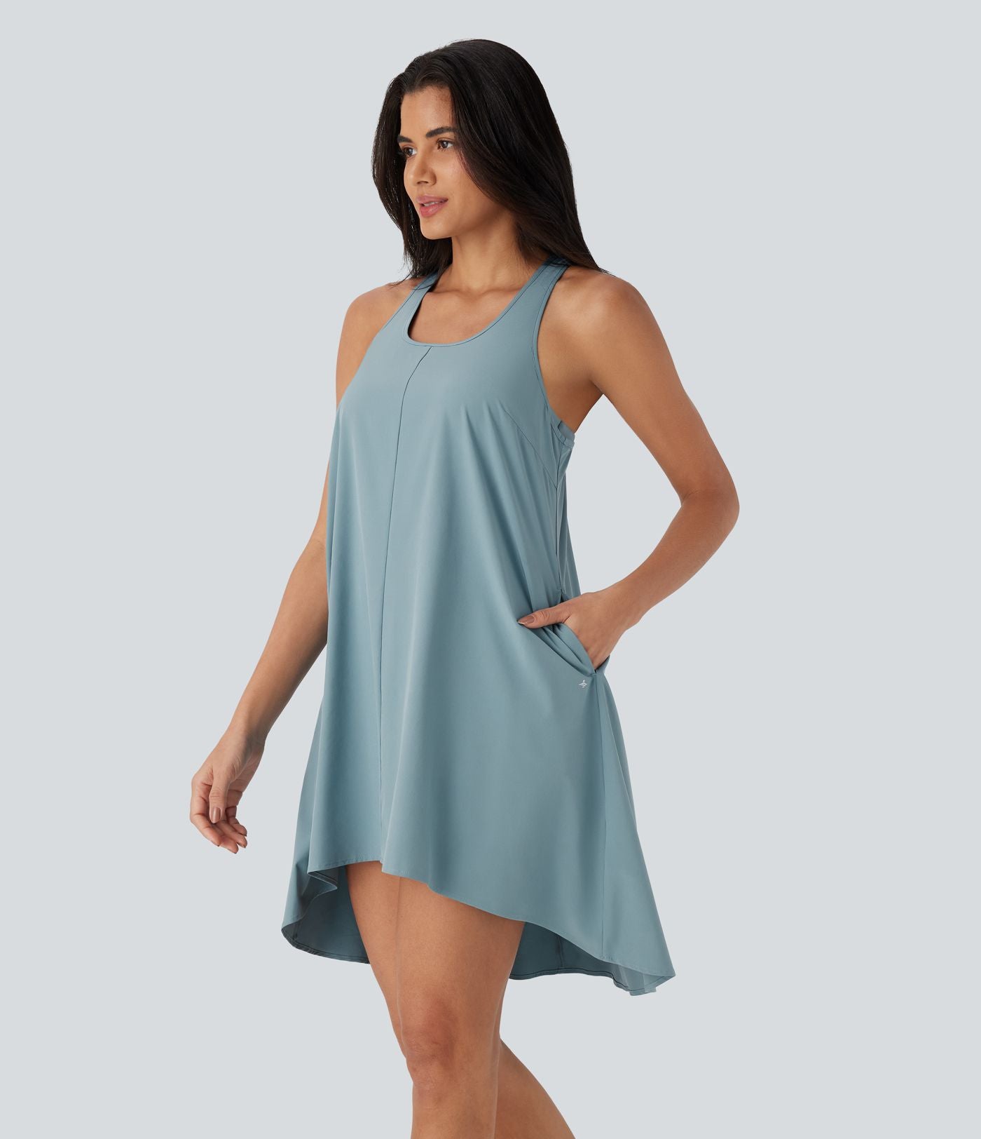 Robe décontractée mini fluide Breezeful™ à dos nageur, poches latérales, ourlet asymétrique et séchage rapide