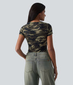 T-shirt casual col rond manches courtes échancré imprimé camouflage