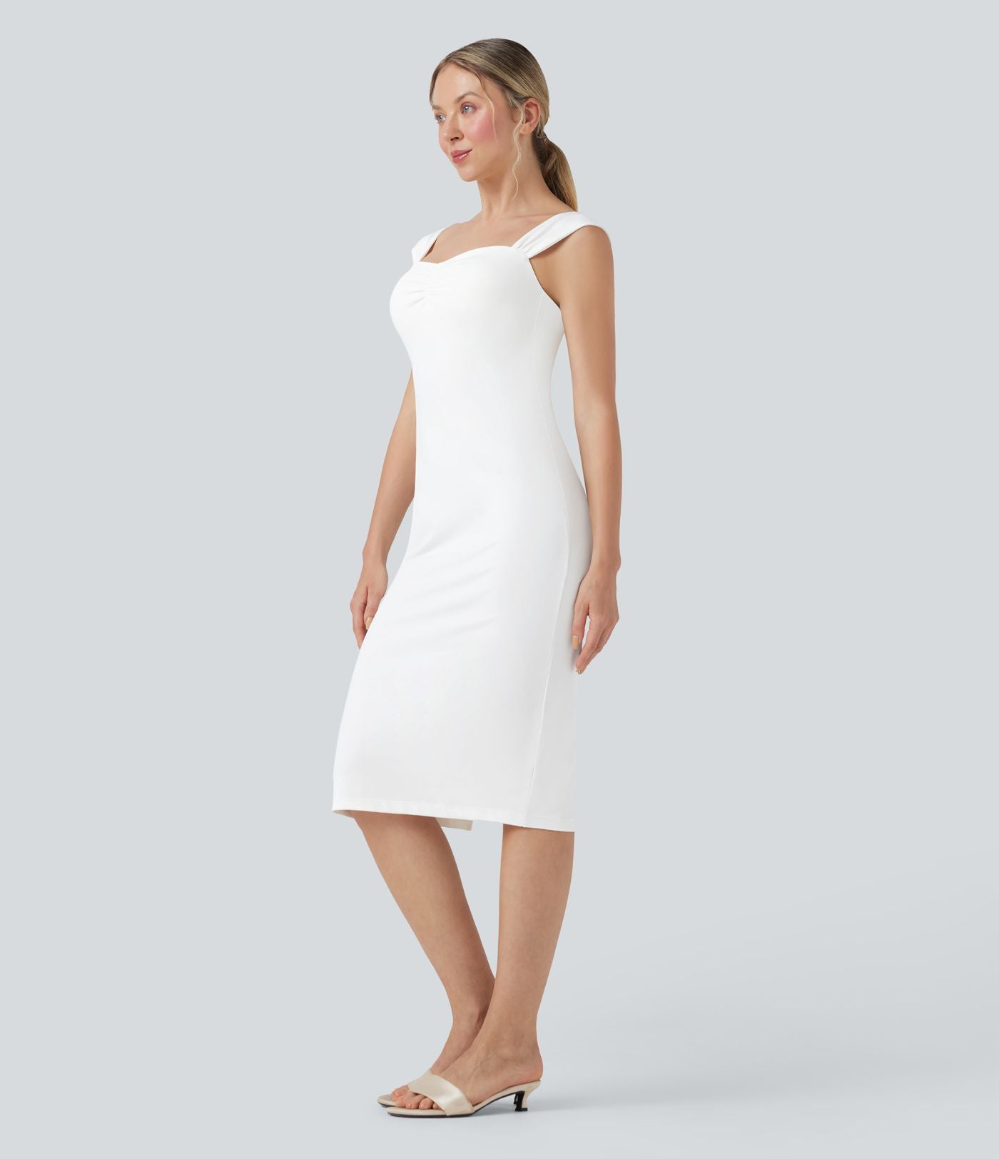 Robe moulante mi-longue décolleté cœur