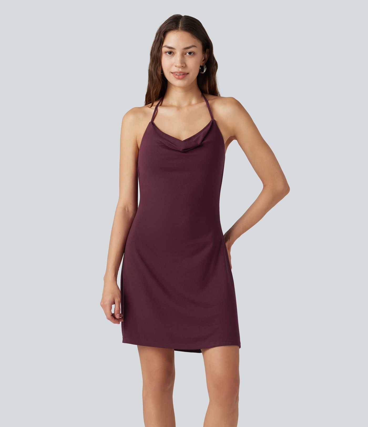 Robe mini côtelée dos nu à col halter, encolure drapée et coussinets amovibles