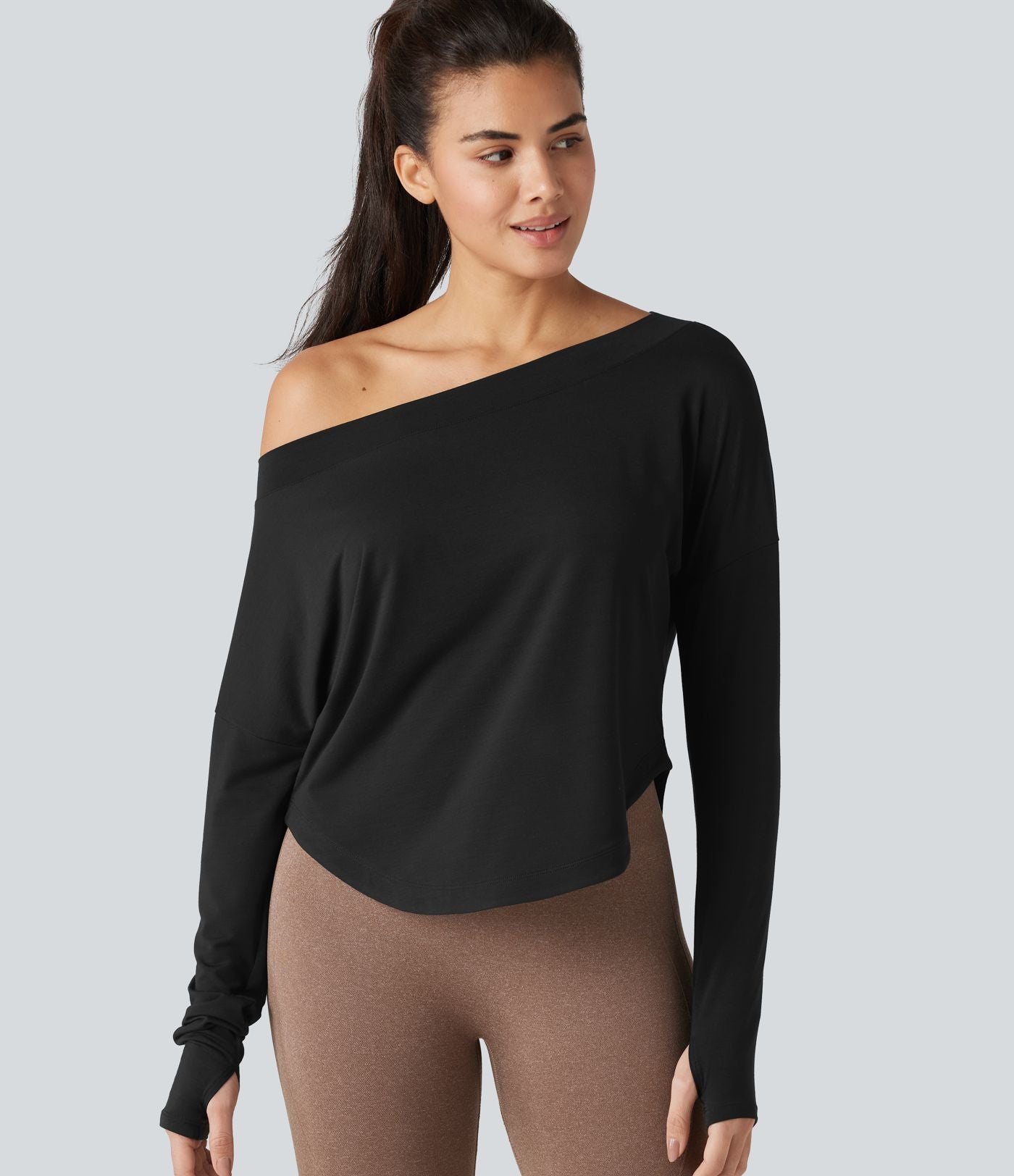 Top de sport yoga asymétrique une épaule manches longues avec trou pour le pouce, ourlet arrondi asymétrique et séchage rapide
