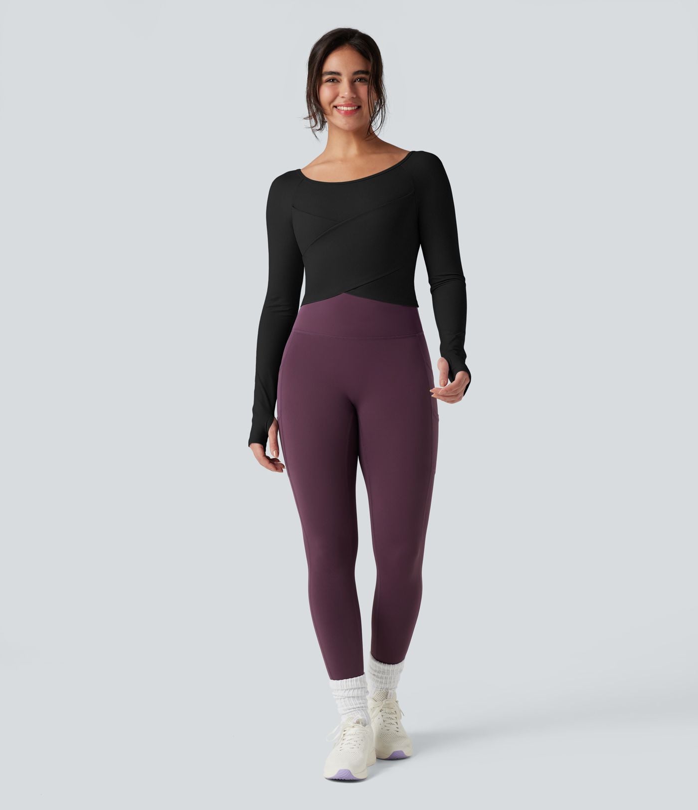 Top de sport yoga SoftlyZero™ Plush col rond ourlet croisé manches longues avec trous pouces