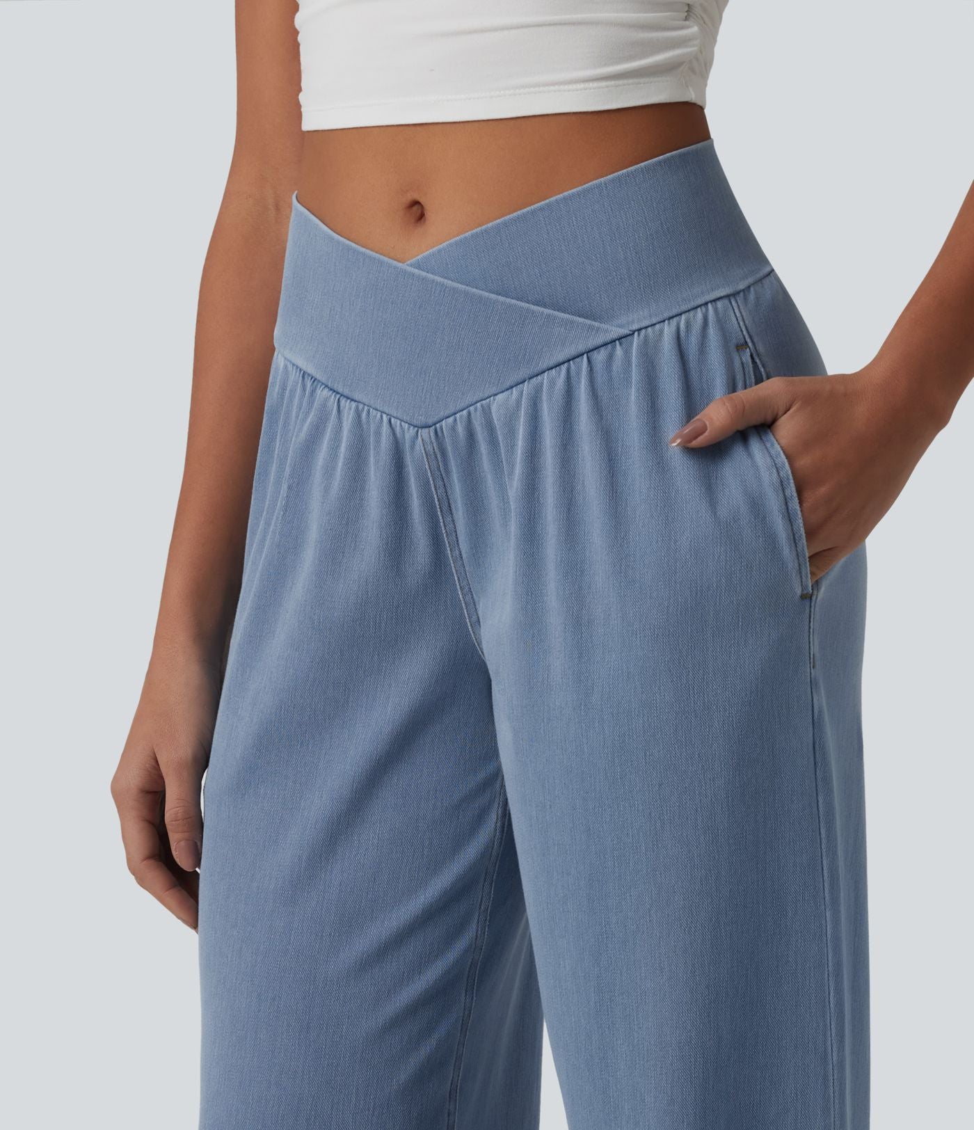 Halara Flex™ Jogging décontracté en denim taille mi-haute croisé avec cordon de serrage et poches
