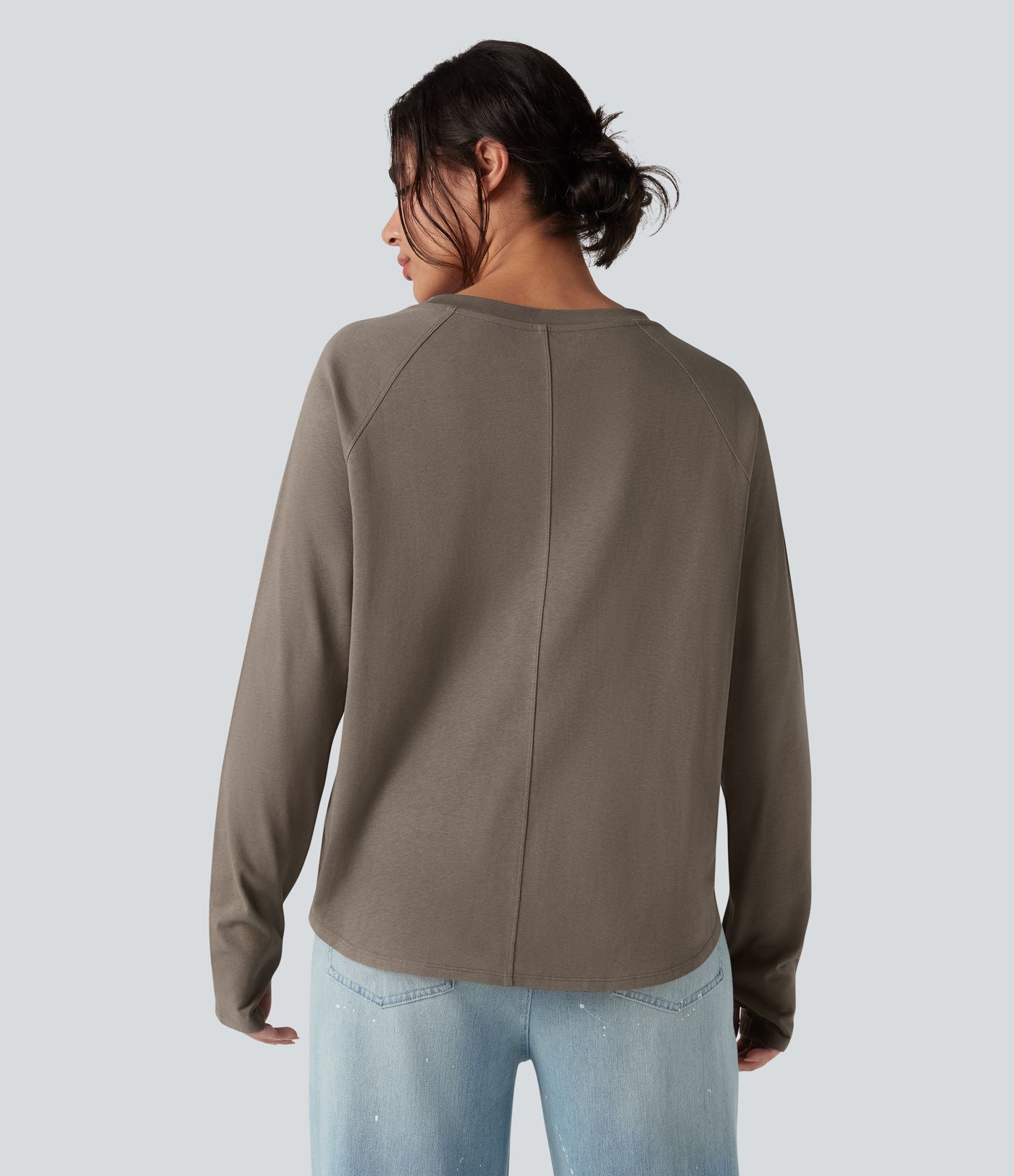 T-shirt décontracté en coton à col rond, manches longues raglan avec passants pouces et ourlet arrondi, coupe ample