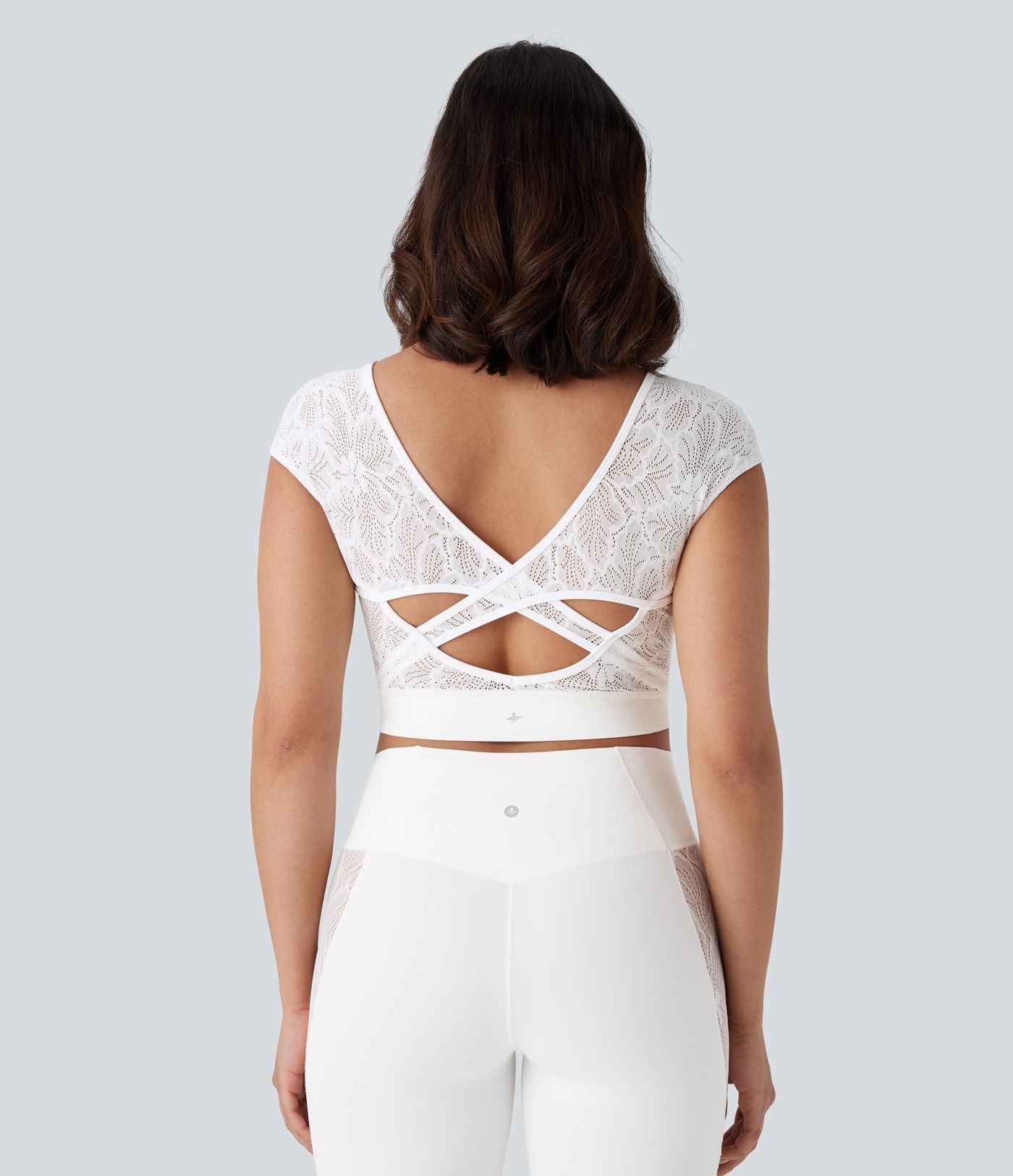 Softlyzero™ Haut de sport de yoga court dos nu avec dentelle contrastée et ourlet croisé-UPF50+