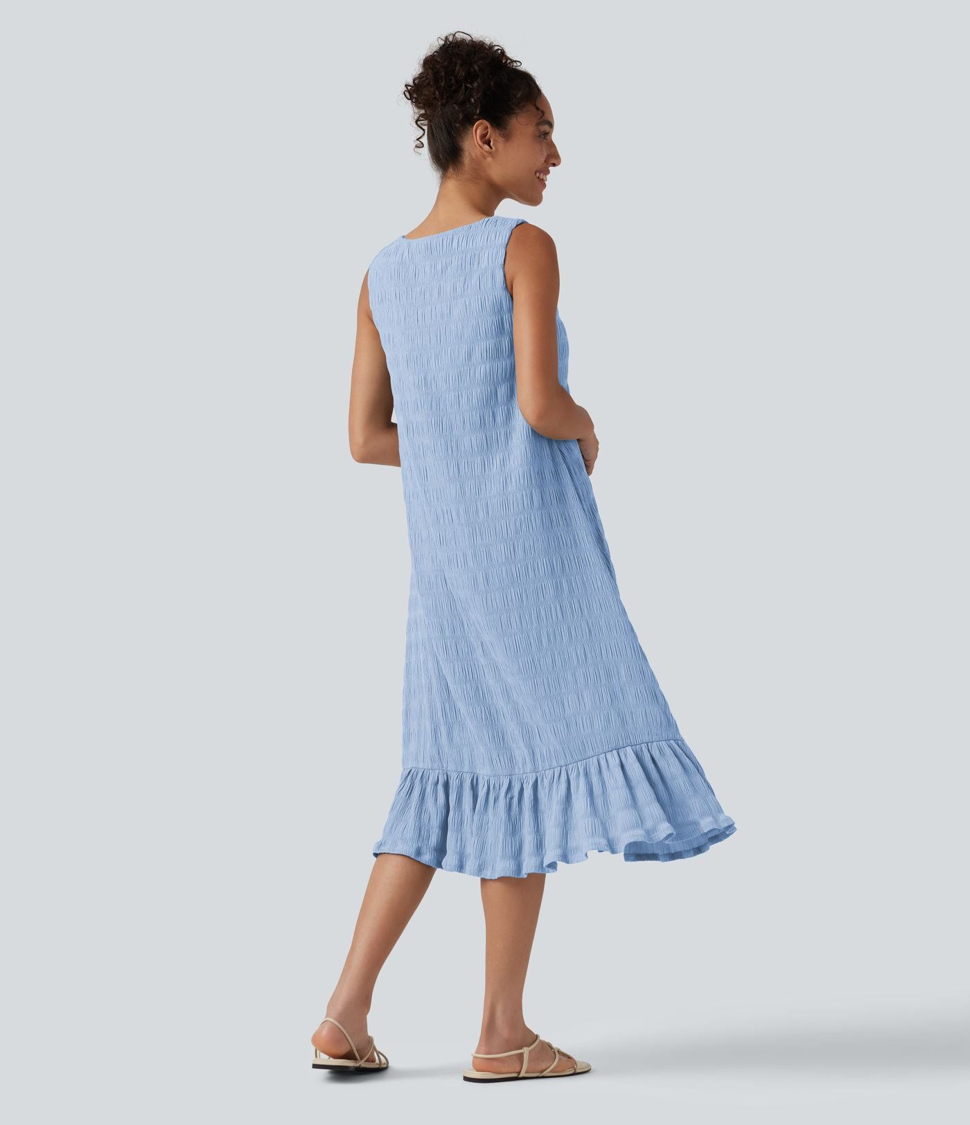 Robe midi sans manches à encolure arrondie avec coussinets amovibles et ourlet à volants