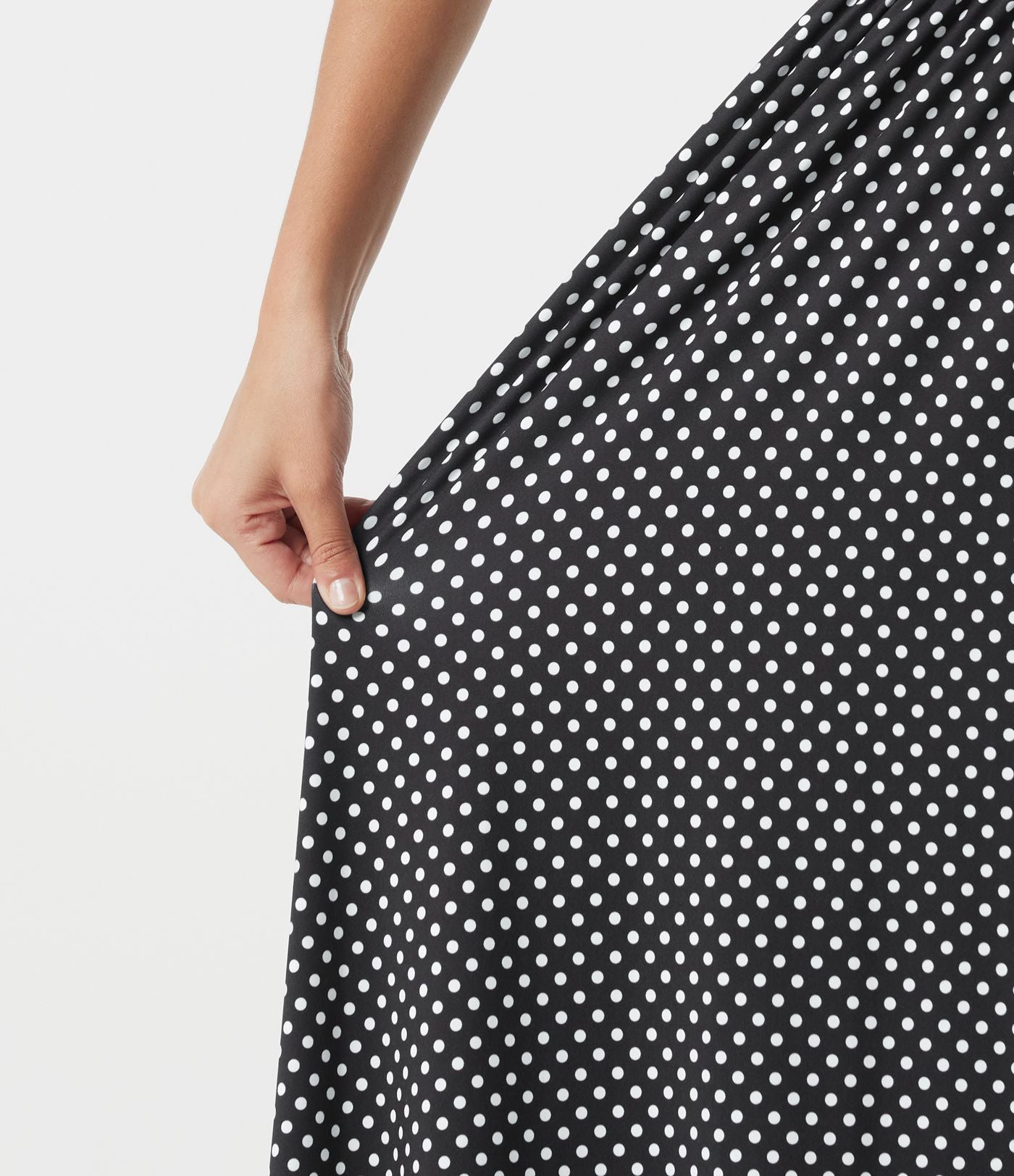 Robe nuisette midi fluide à pois avec lien à nouer à l’avant