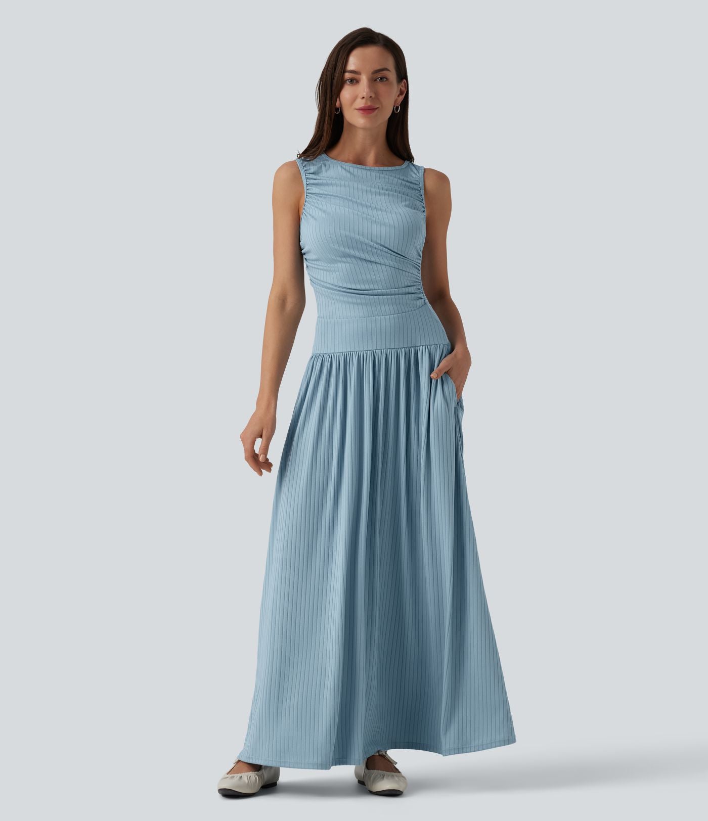 Robe longue fluide casual col bateau à bretelles asymétriques et fronces en maille côtelée avec poches