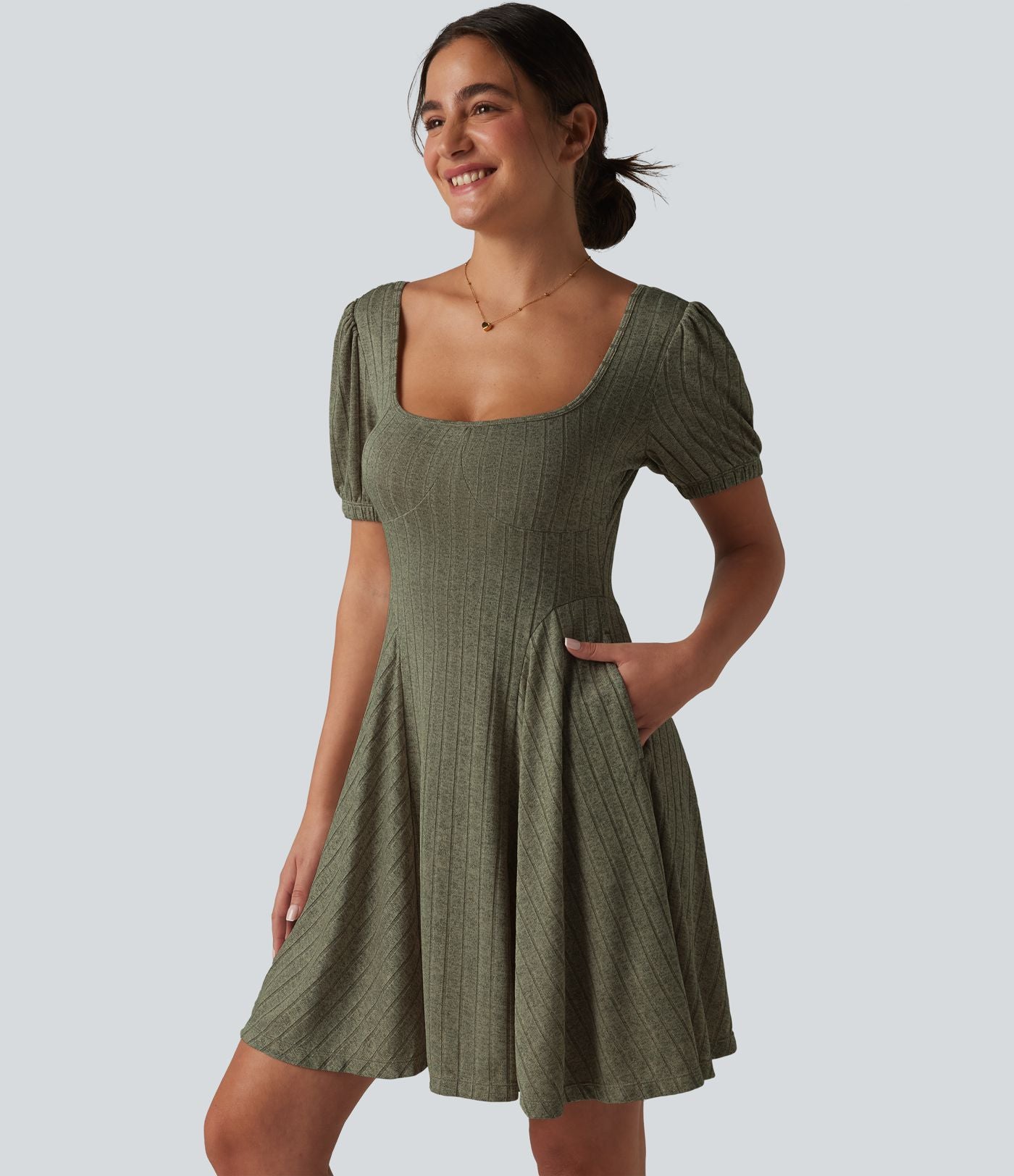 Mini robe décontractée évasée en maille côtelée à col carré et manches courtes bouffantes avec poches