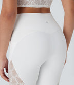Legging de yoga 7/8 taille haute avec poches latérales, dos croisé et dentelle contrastante Softlyzero™-UPF50+