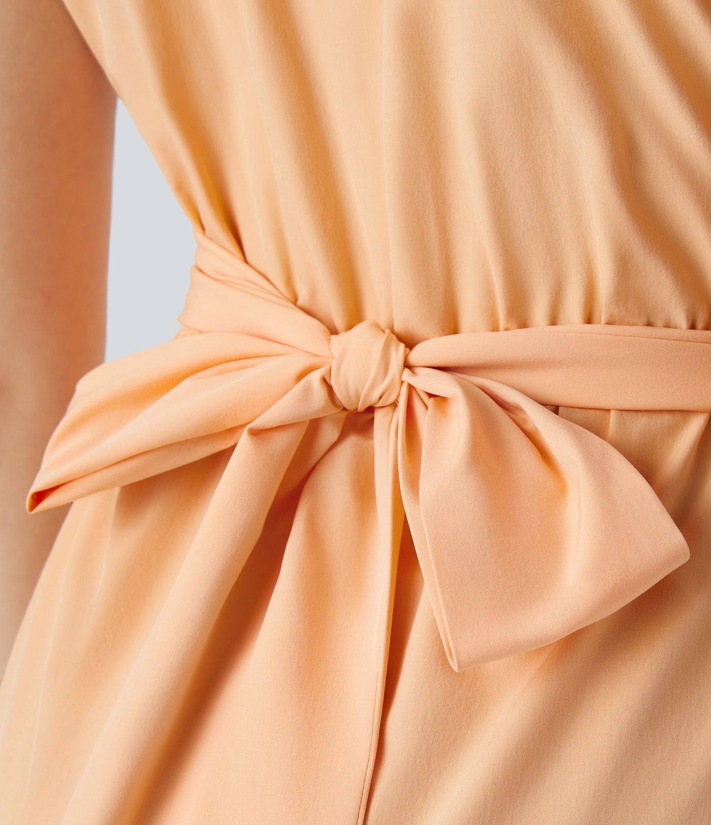 Breezeful™ Robe Mi-Longue Col en V Manches Courtes Poche Latérale Nouée au Dos Séchage Rapide